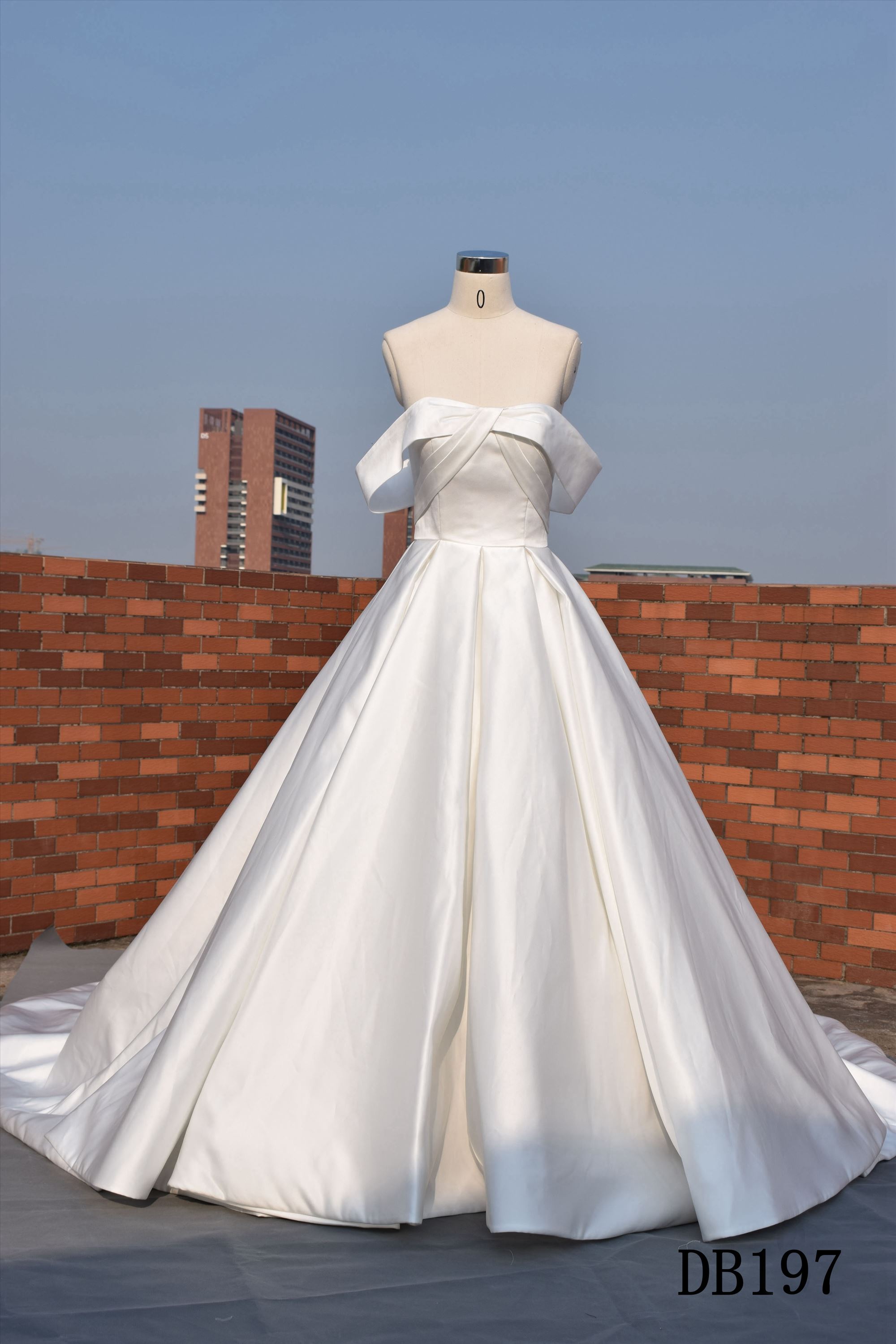 Ivory satin off shoulder bridal gown princess wedding gown whole sale price
