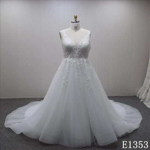 Popular A-line lace appliqued V-neck backless horsehair  decor bridal dress