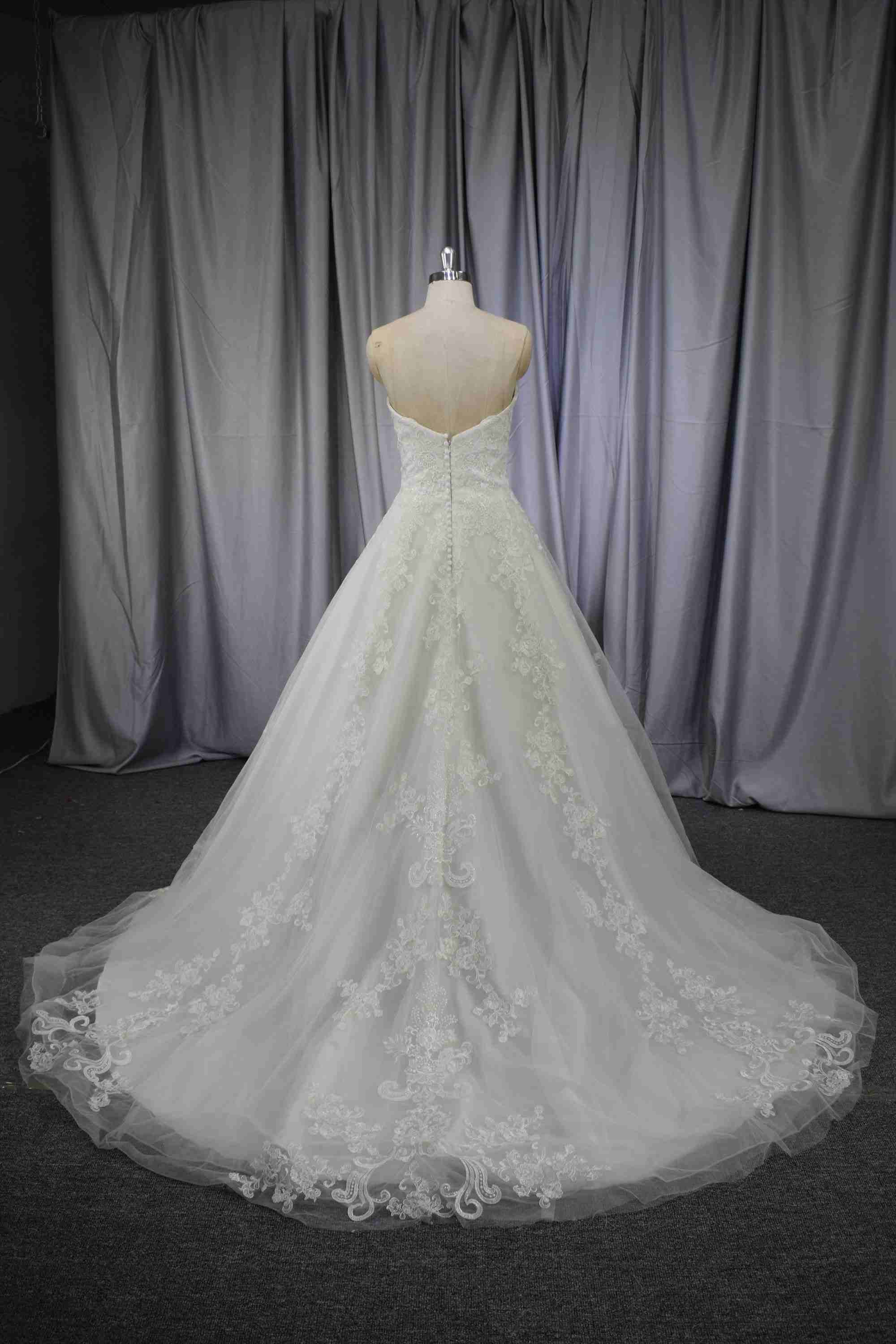 Sweetheart neckline new arrival wedding dress with sweep train zipper back