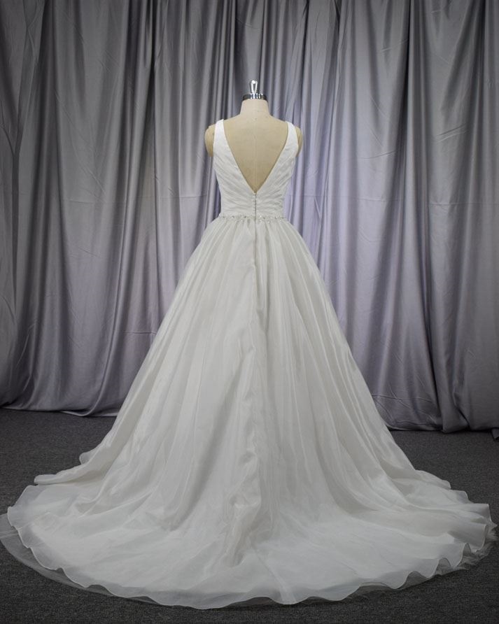 V neckline new arrival organza wedding dress