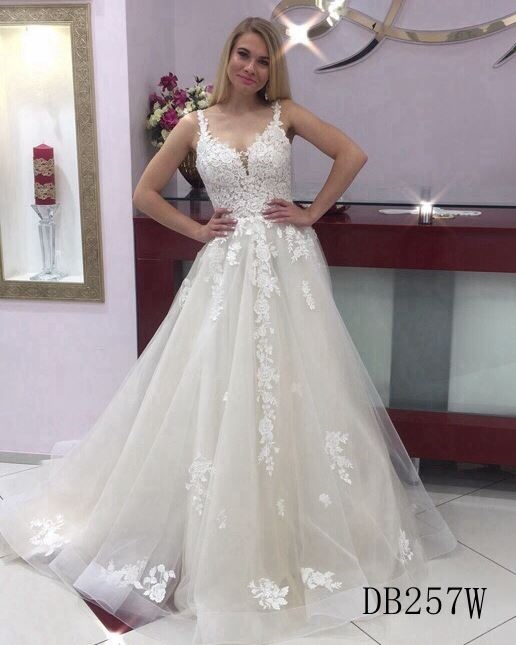 Custom made A line lace bridal dress with straps and whole sell wedding gown