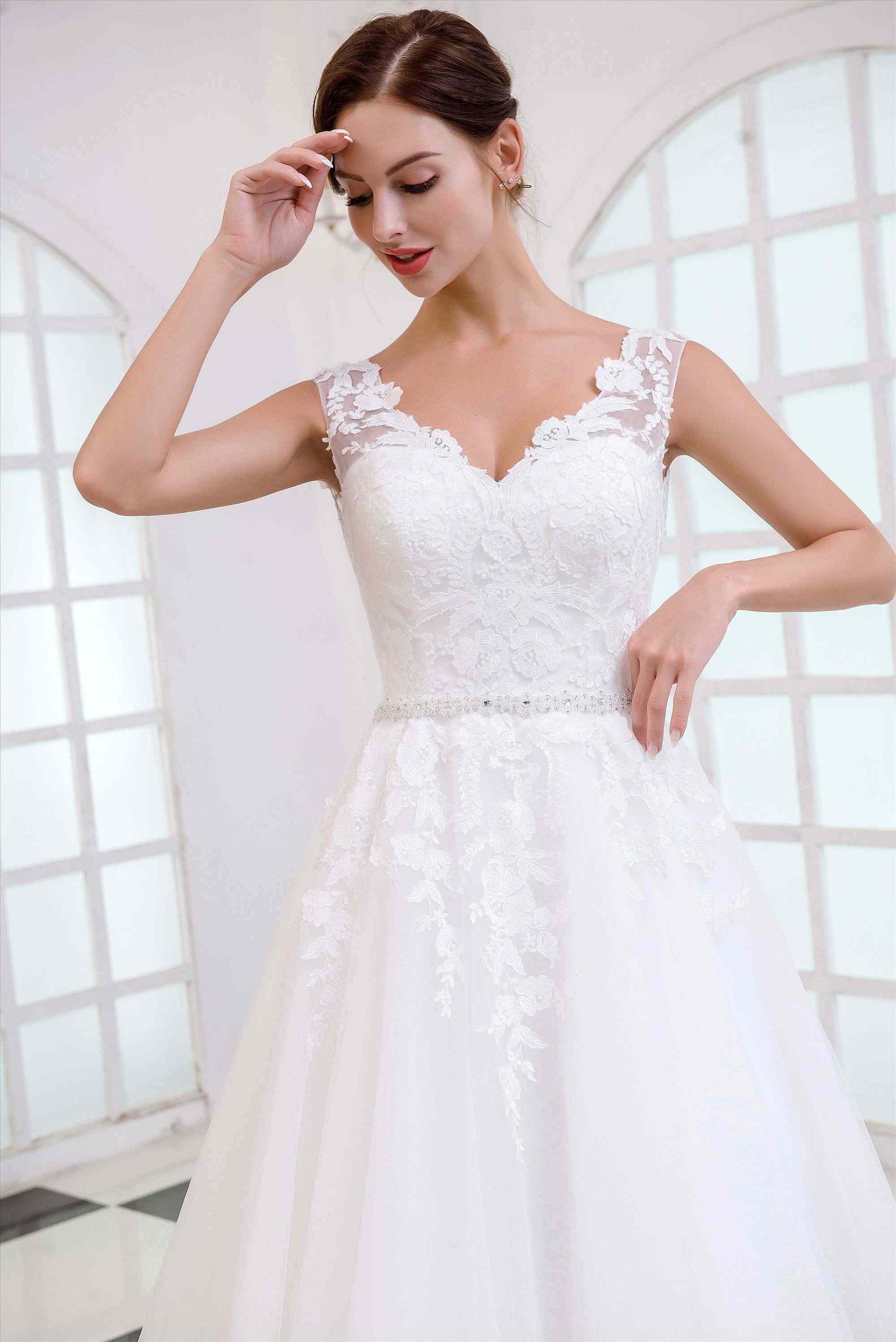 Backless new design bridal gown with cap sleeves customized dress