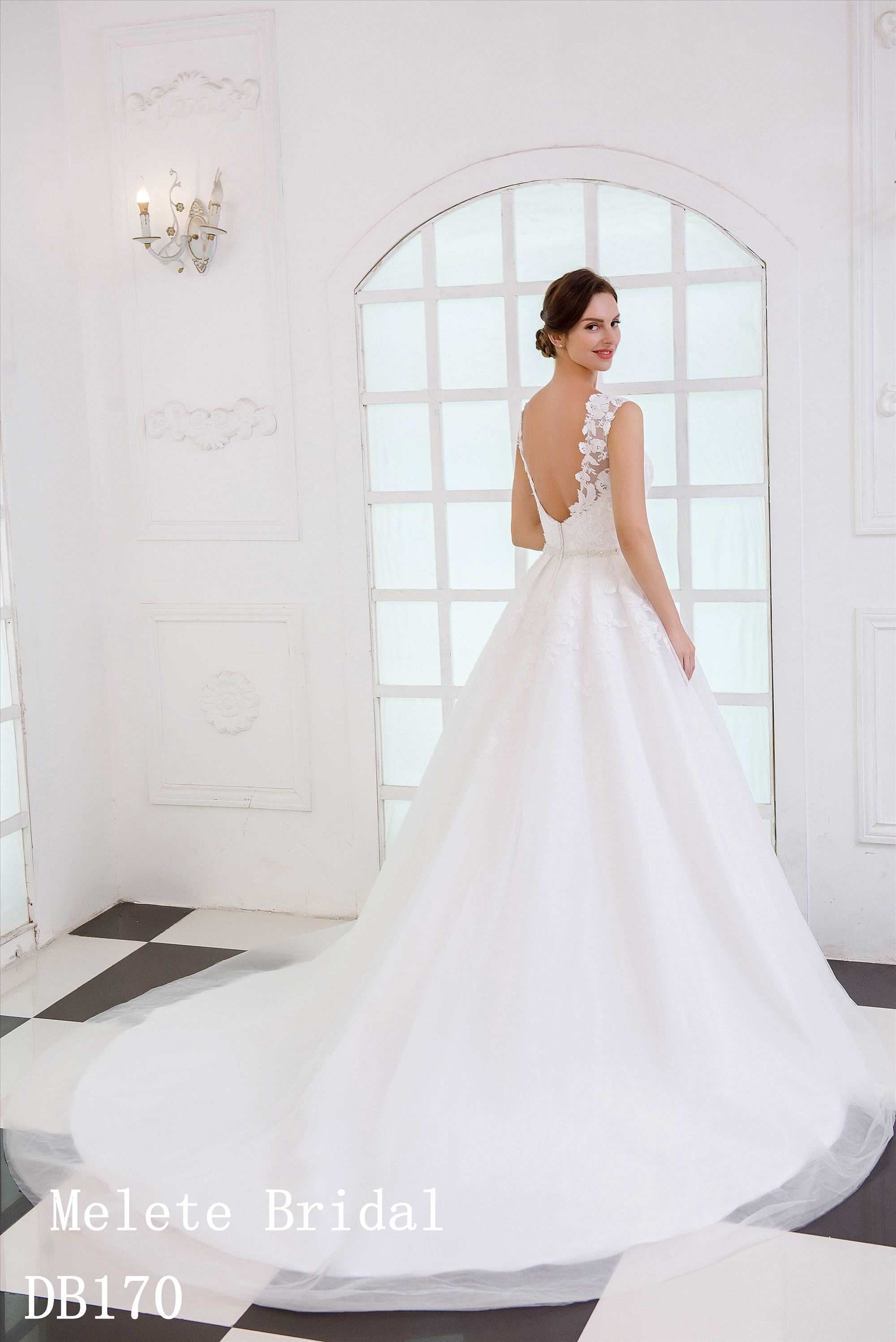 Backless new design bridal gown with cap sleeves customized dress