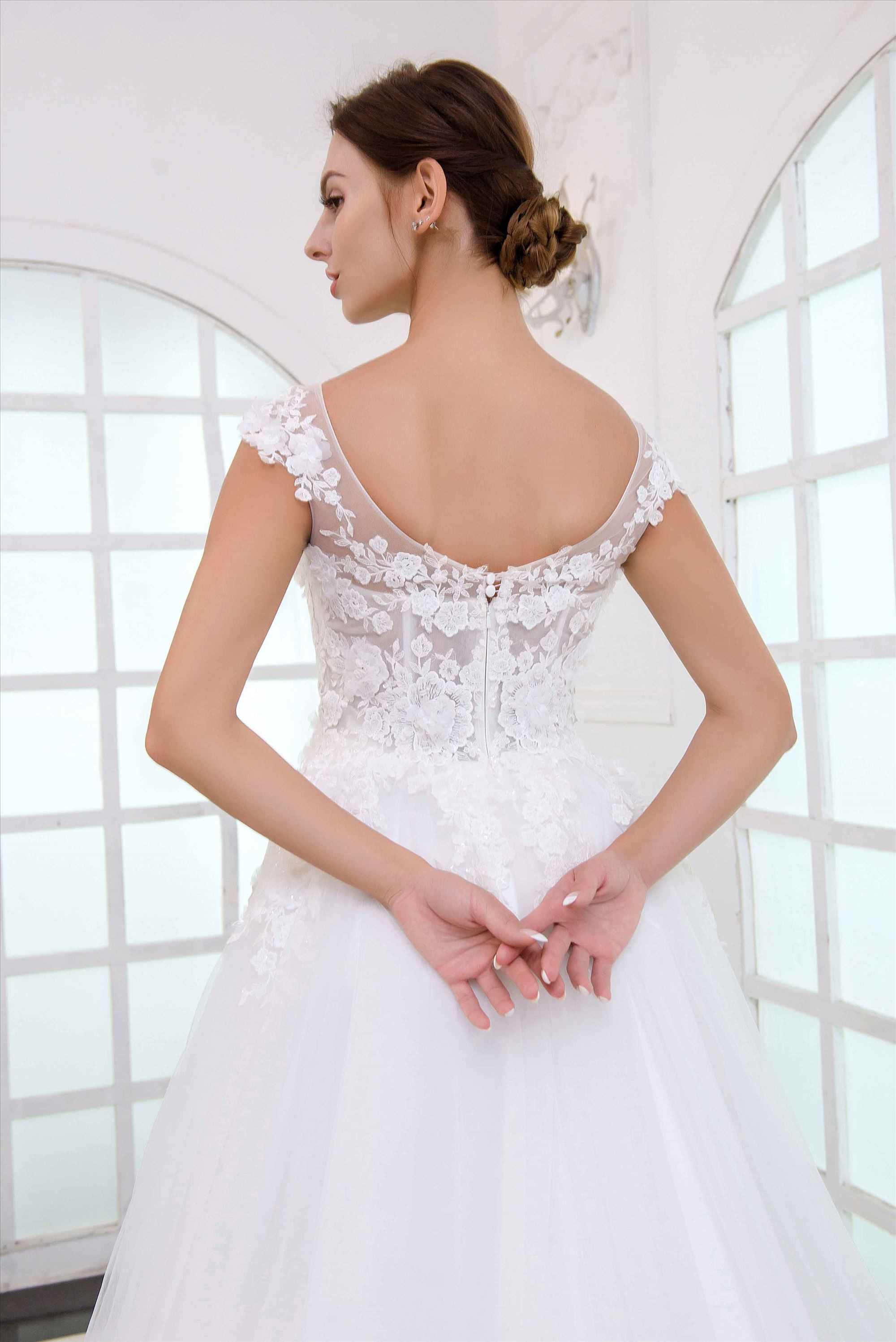 3D flowers cap sleeves light design bridal gown beach garden style wedding dress