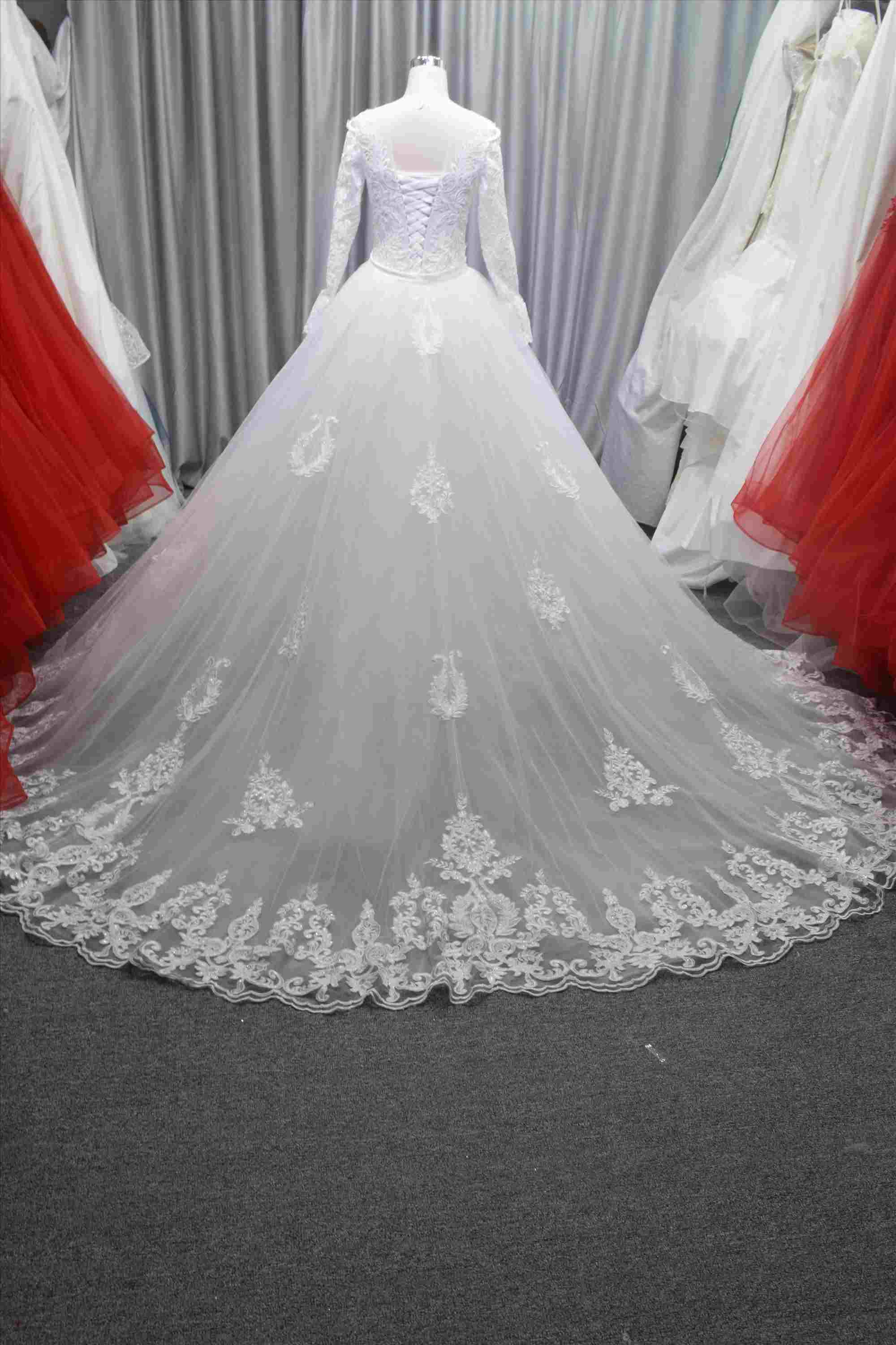 Long sleeves mermaid bridal gown lace with beading wedding dress with a detachable train