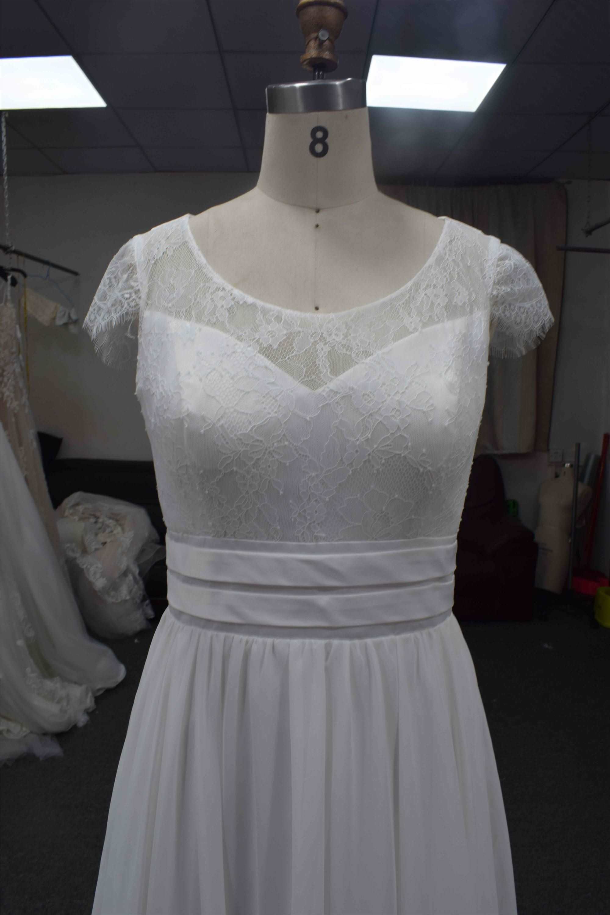 Key hole back chiffon wedding gown custom made wedding gown