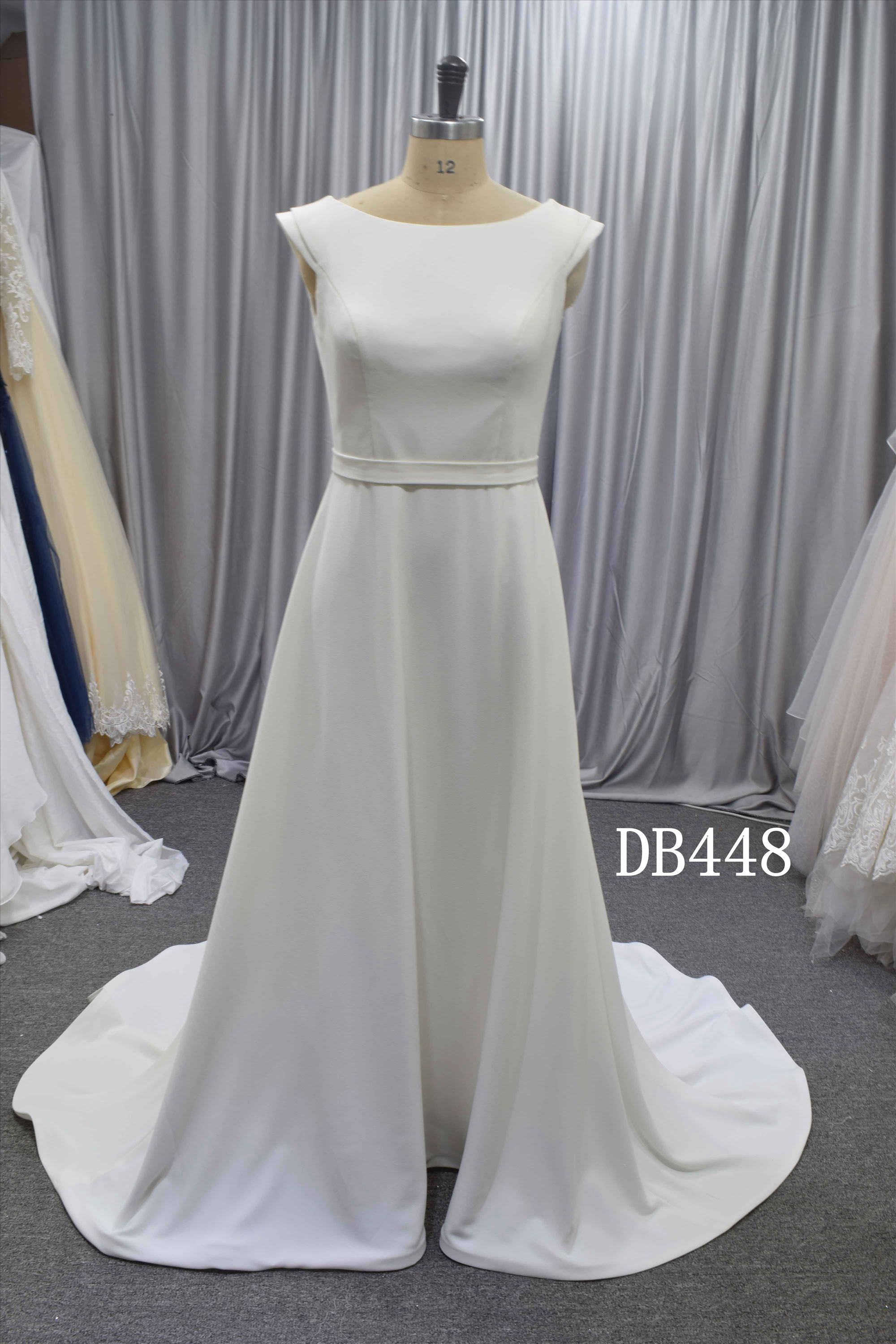 Crepe wedding dress wish a detachable cape