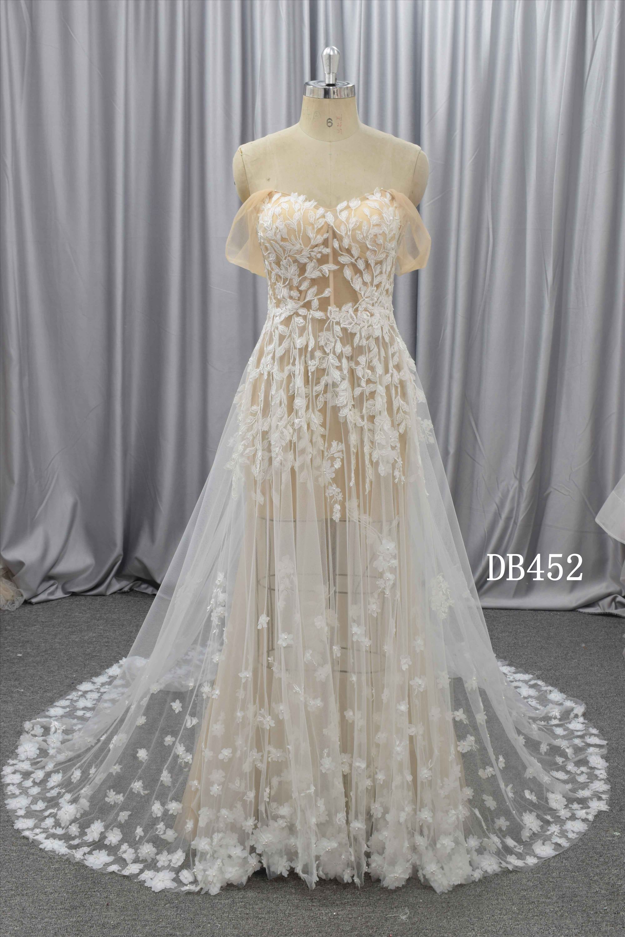 A line wedding gown with 3D flower made in China