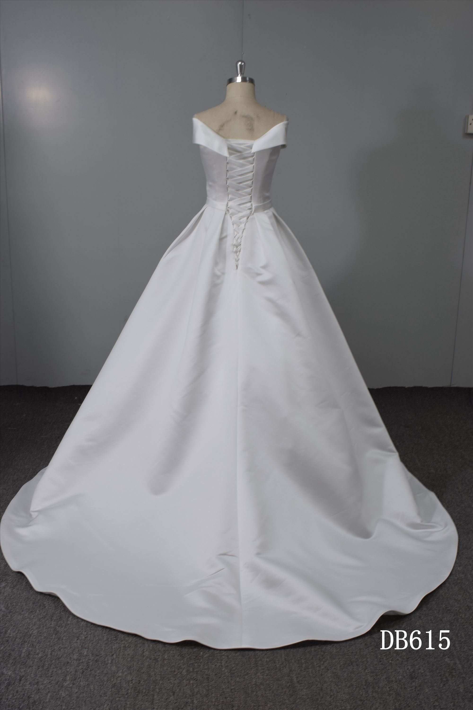 Off Shoulder Lace Up Back Satin Bridal Gown Hot Sell Wedding Dress