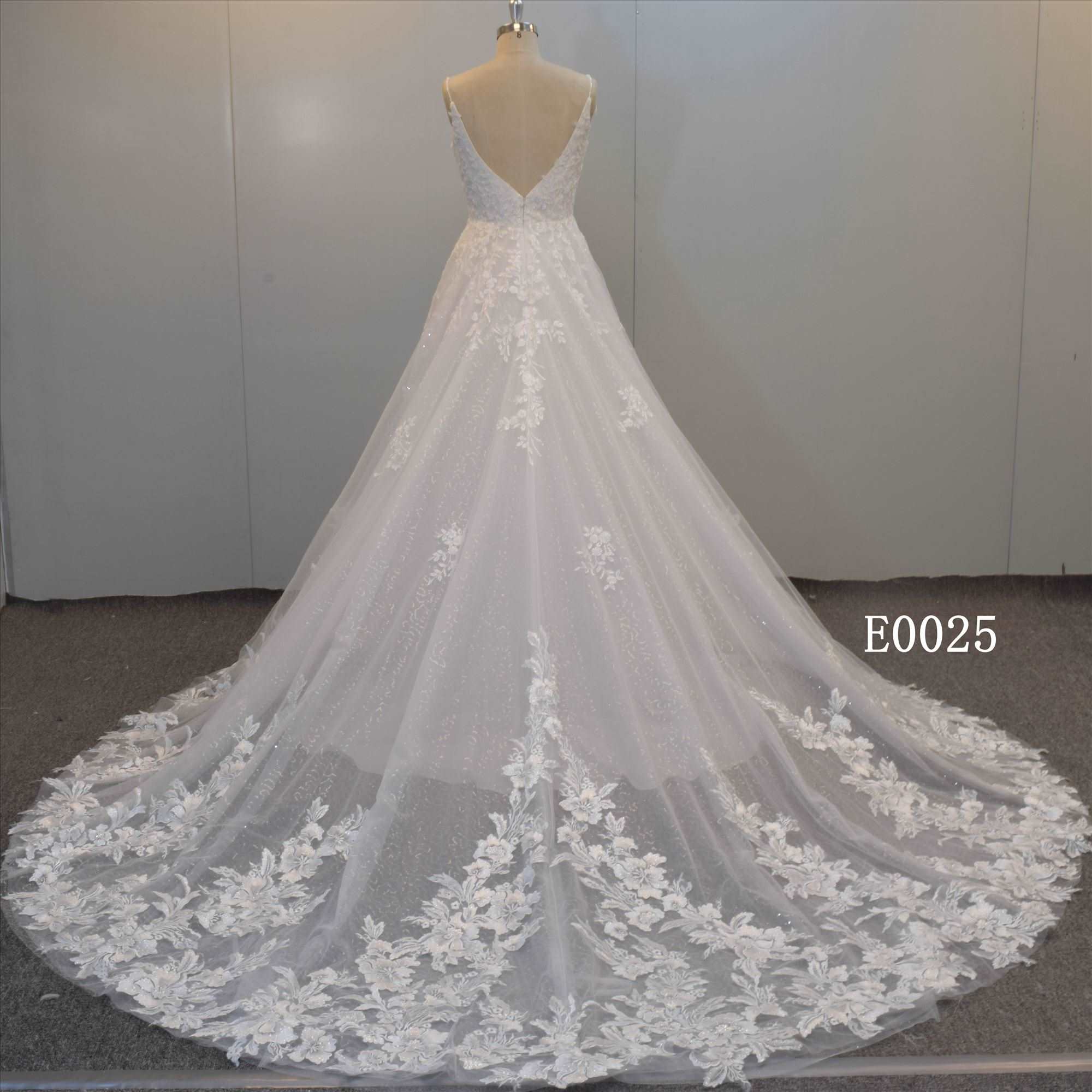 Gorgeous Bridal Dress A ling Wedding Dress Lace with Beading Long Train Wedding Dress