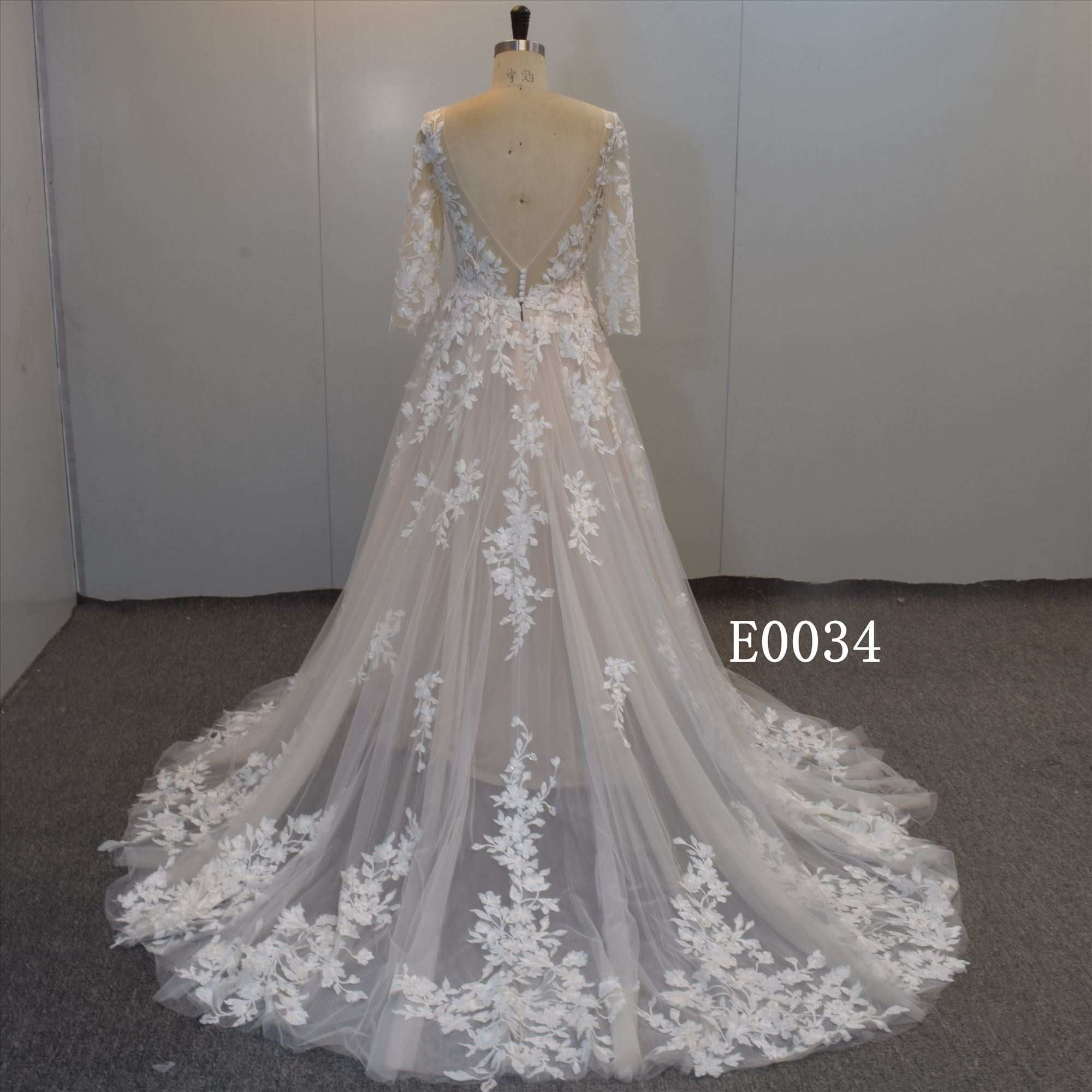 Guangzhou Factory Gorgeous A Line Wedding Dress Lace Long Sleeves Bridal Dress Wedding Dress