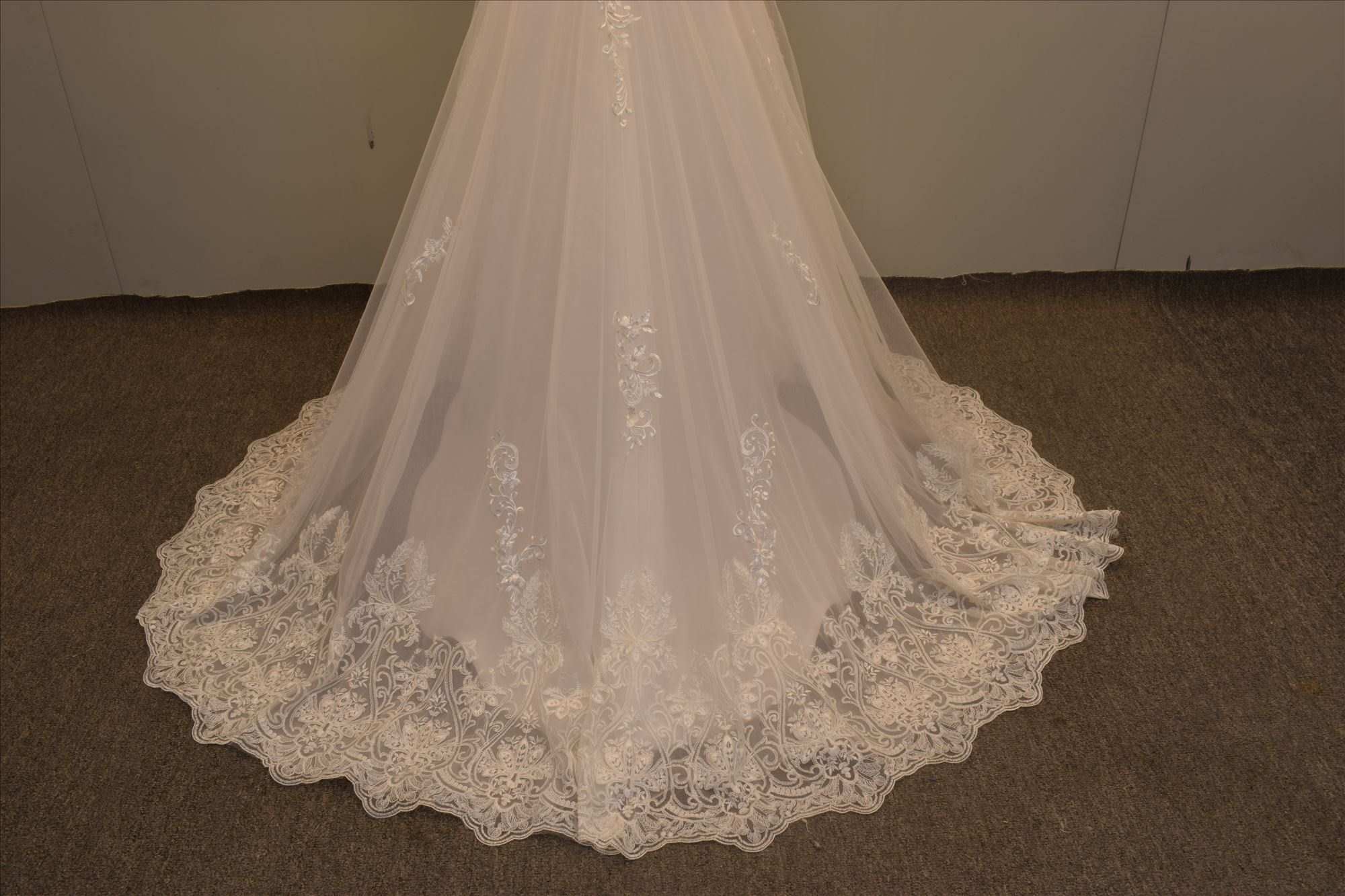 Sweetheart Neckline Bridal Gown Lace with Clear Beading Bridal Dress