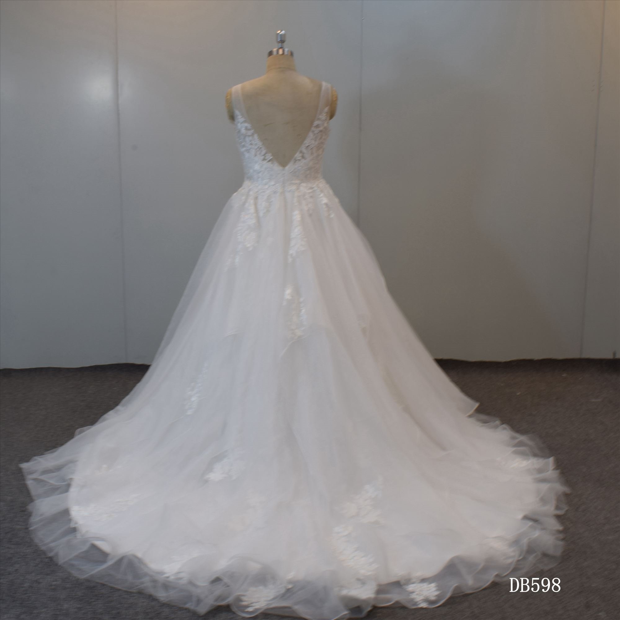 Organza Ball Gown Lace Applique Bridal Dress Vintage Style Bridal Gown