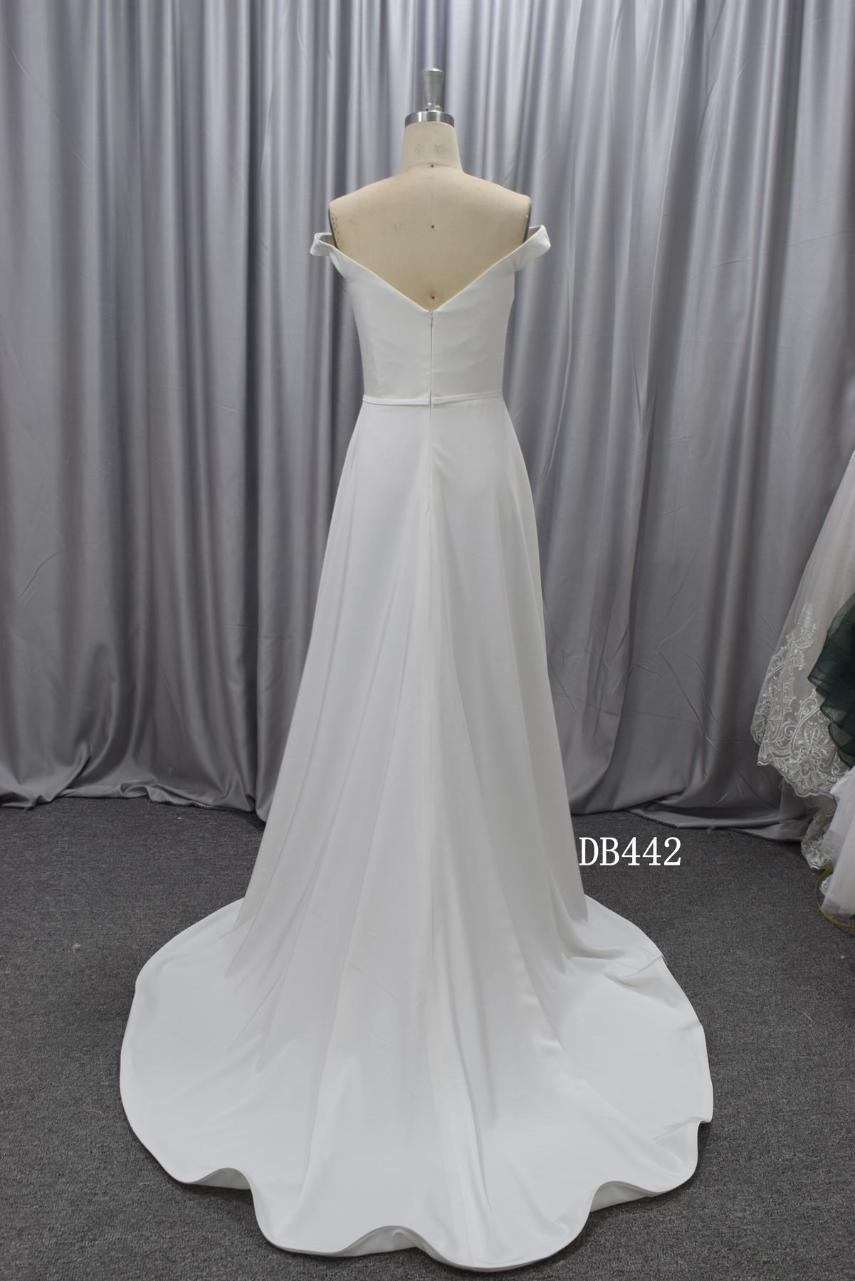 Simple soft satin A line bridal gown whole sale price wedding dress