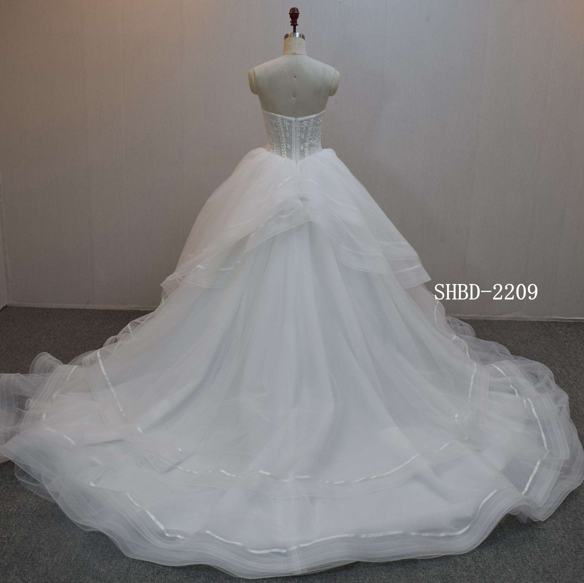 New design  Ball Gow bridal dress guangzhou factory made elegant Lace bridal dress