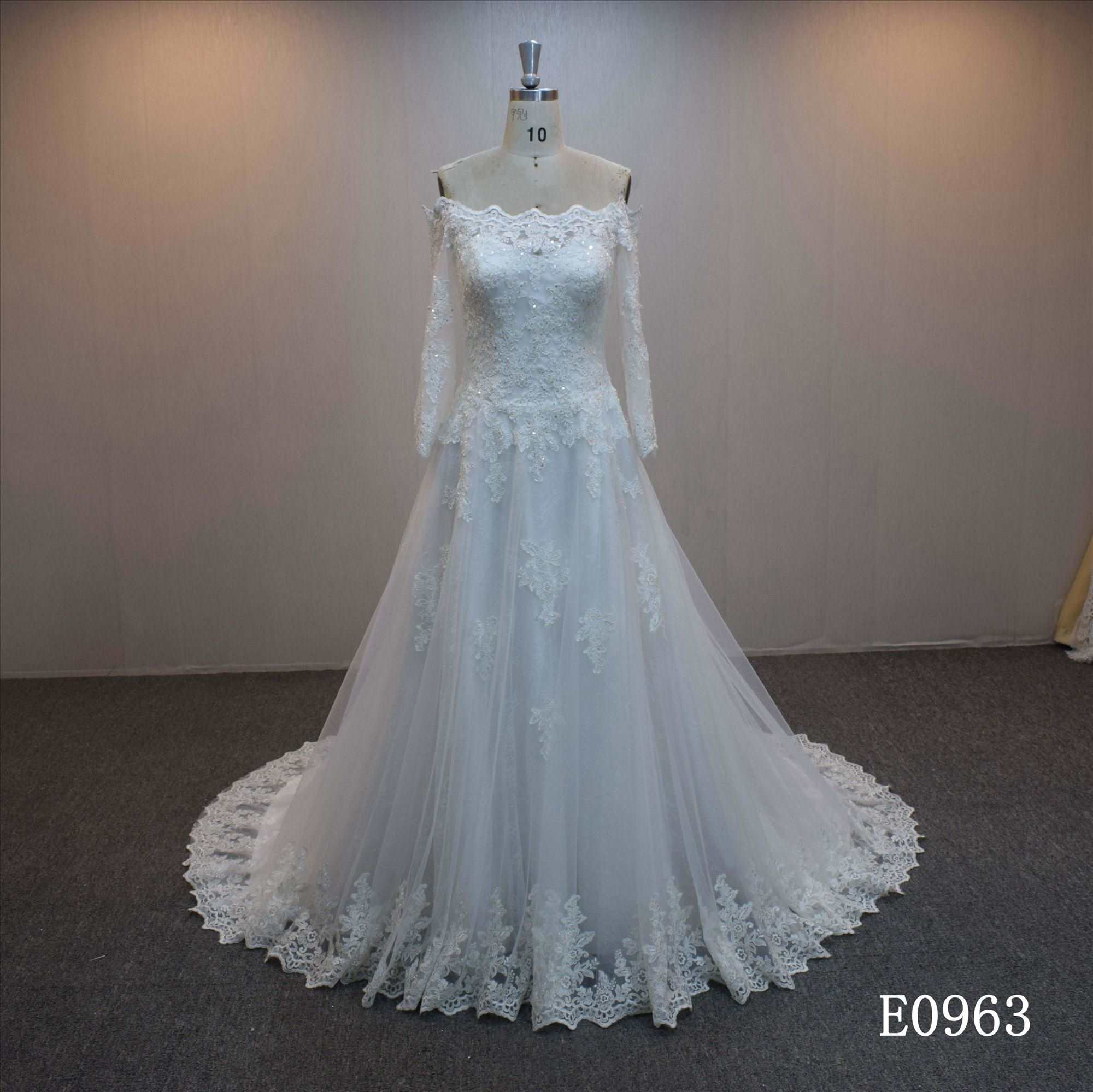 Lastest design A-line bridal dress guangzhou factory made elegant Lace bridal dress