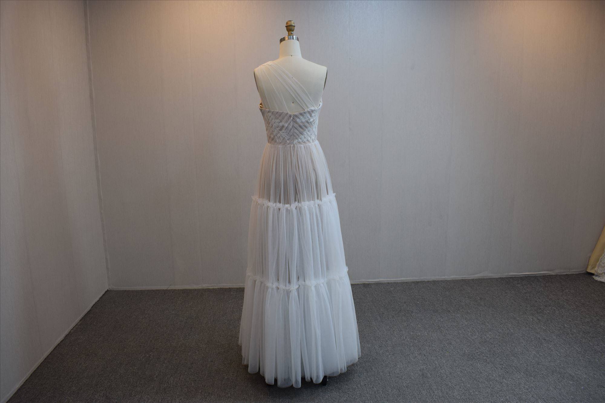 Lastest design A-line bridal dress guangzhou factory made elegant Lace bridal dress