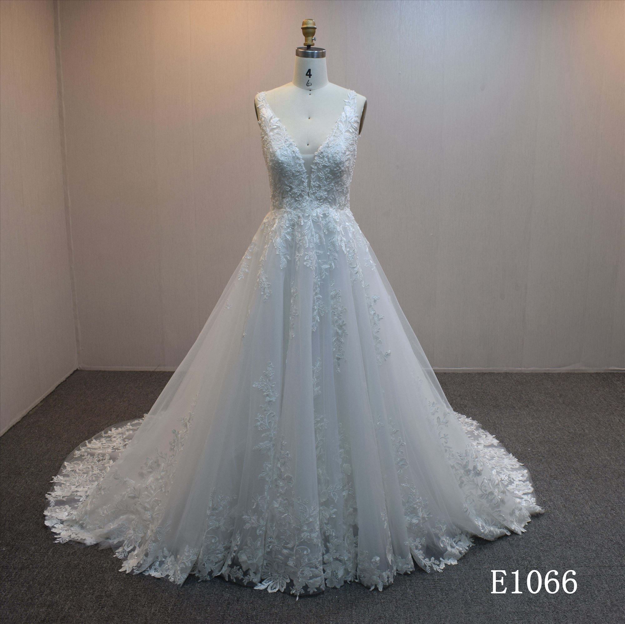 Lastest design A-line bridal dress guangzhou factory made elegant Lace bridal dress