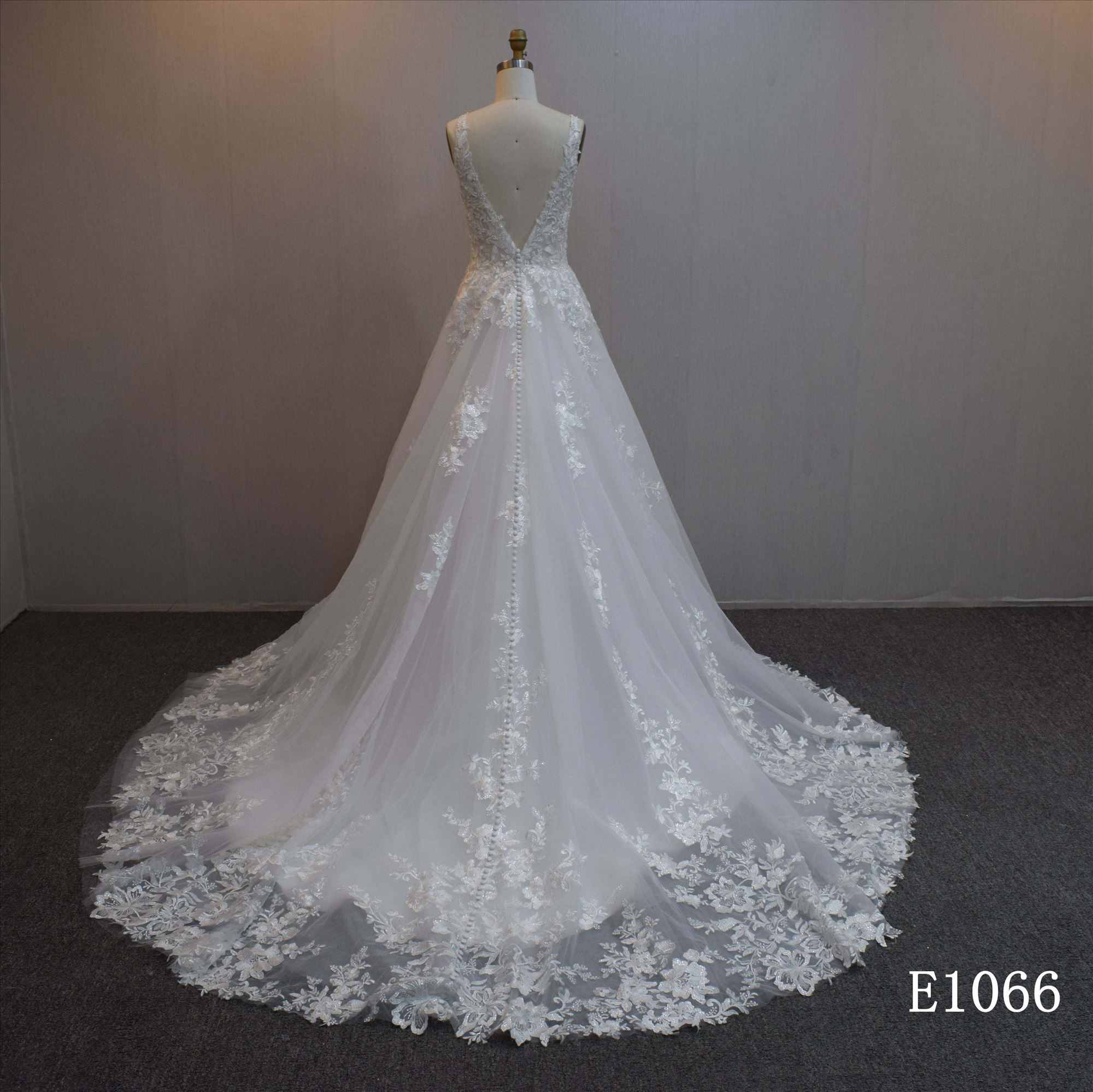 Lastest design A-line bridal dress guangzhou factory made elegant Lace bridal dress