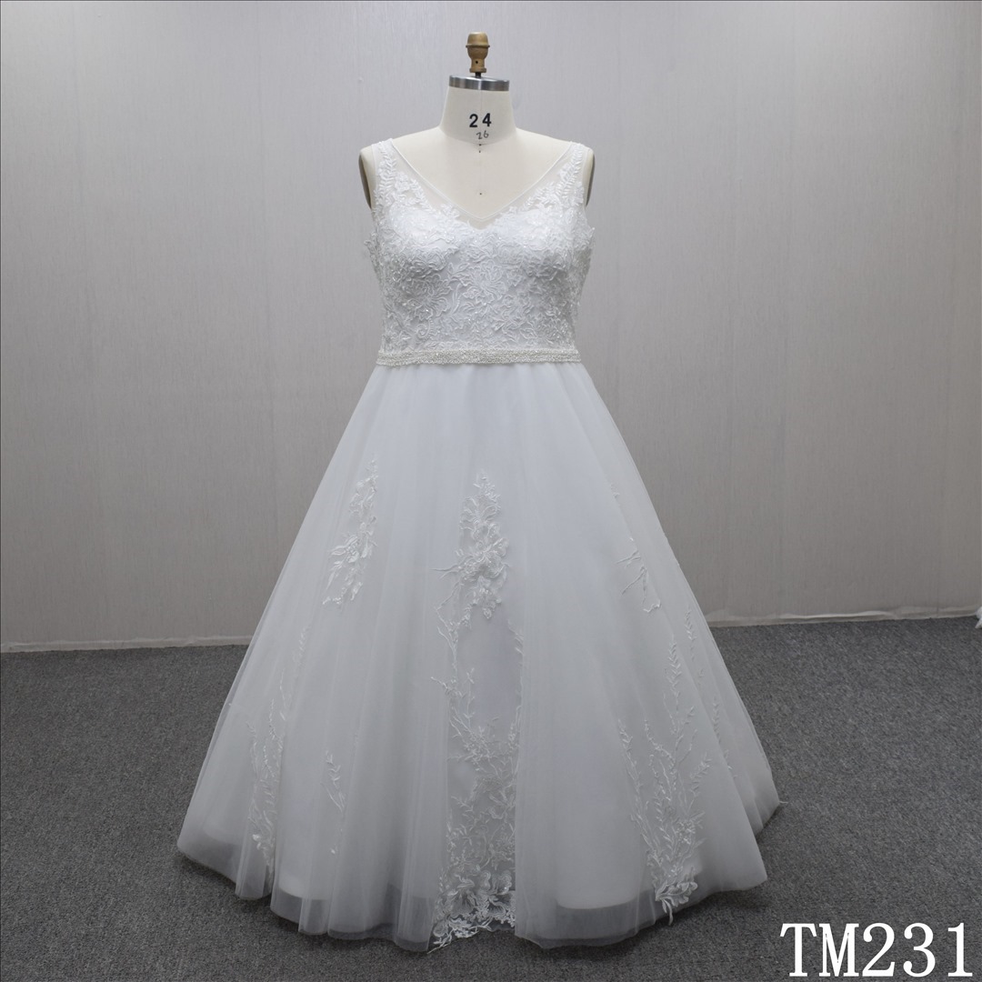 Best Quality Elegant A-linev-neck  lace appliqued bridal dress for women