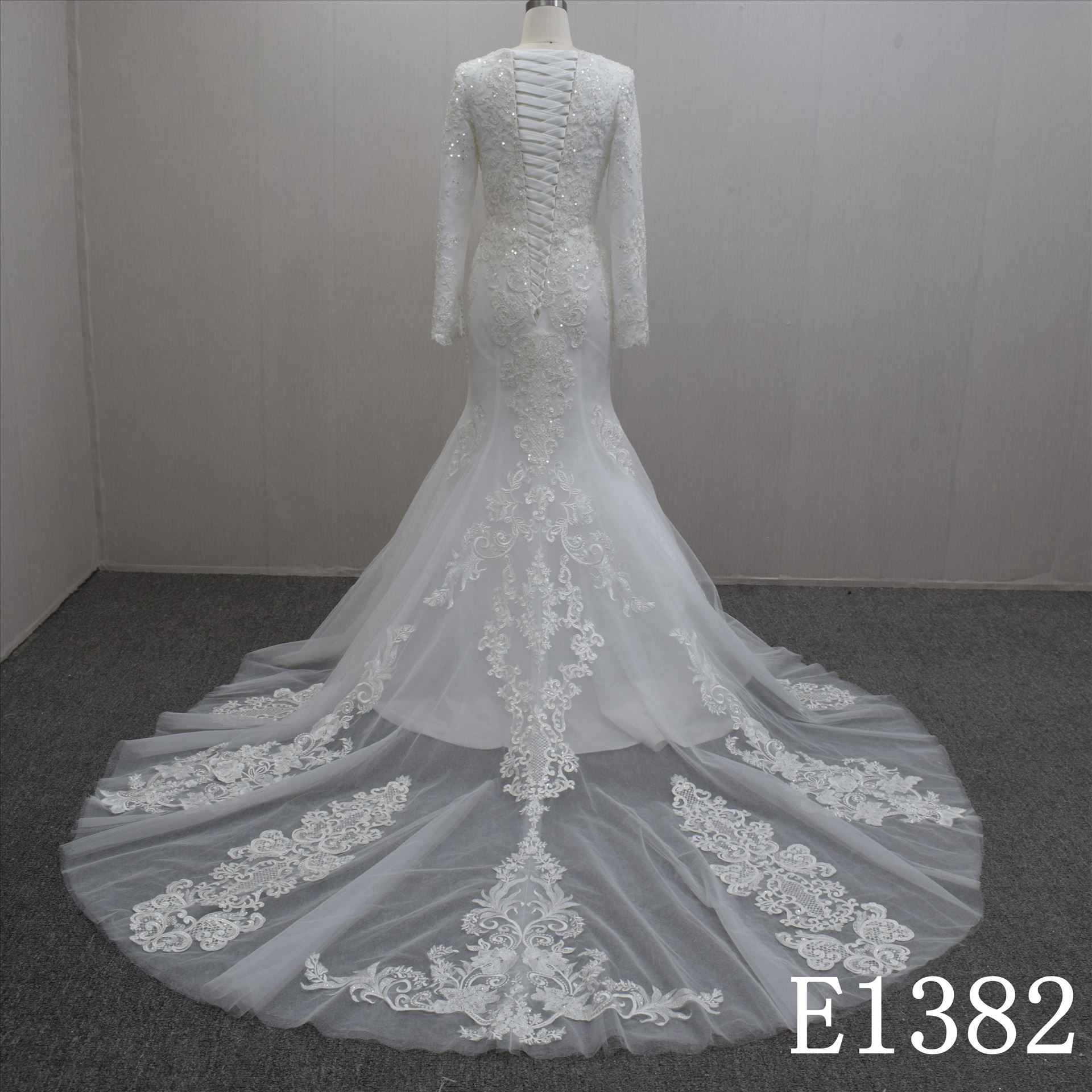 Simple Round Neck Mermaid Lace Flower Hand Made  Bridal Dress For Women