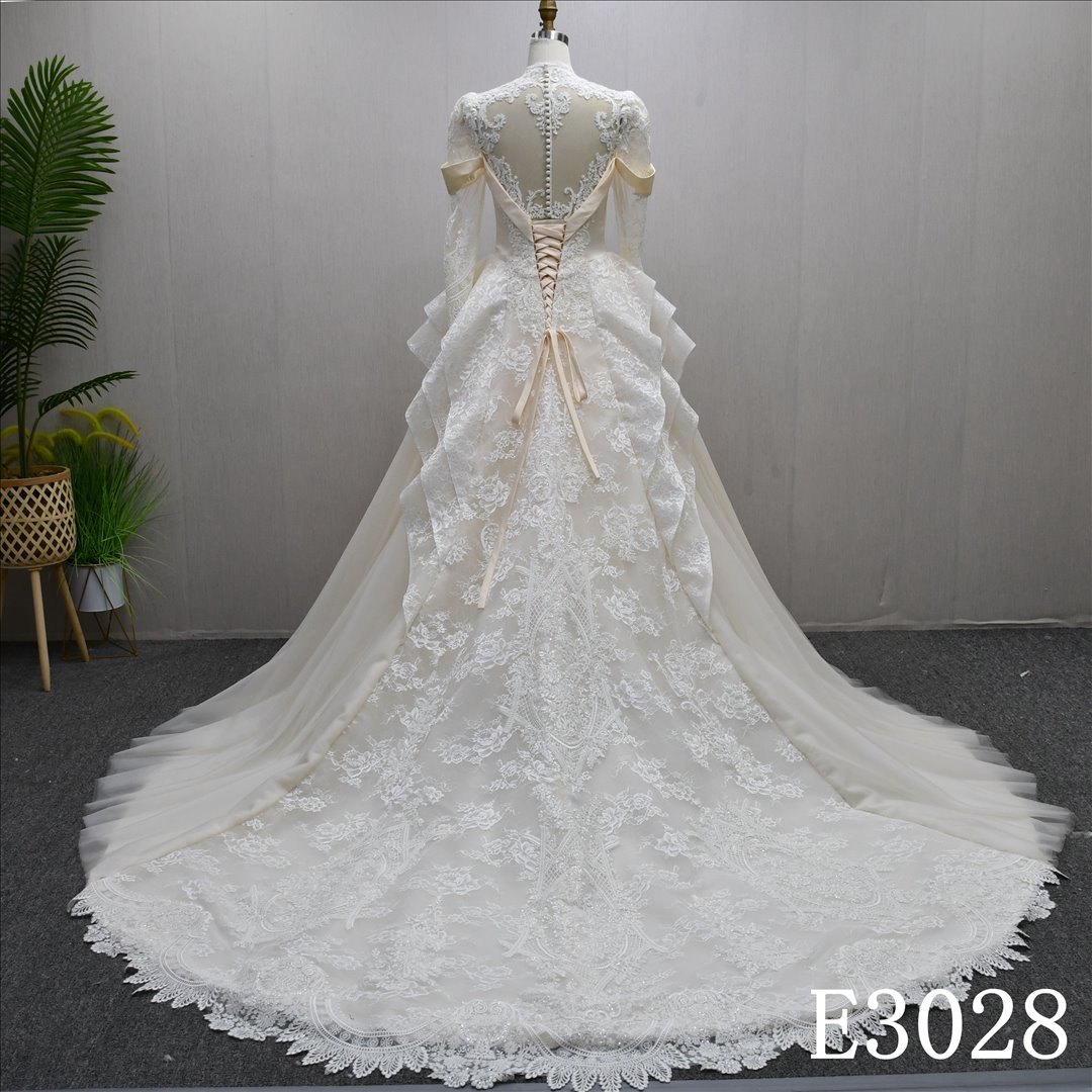 New Design Noble Long Sleeve Lace Wedding Dress Champagne Court Bridal Gowns