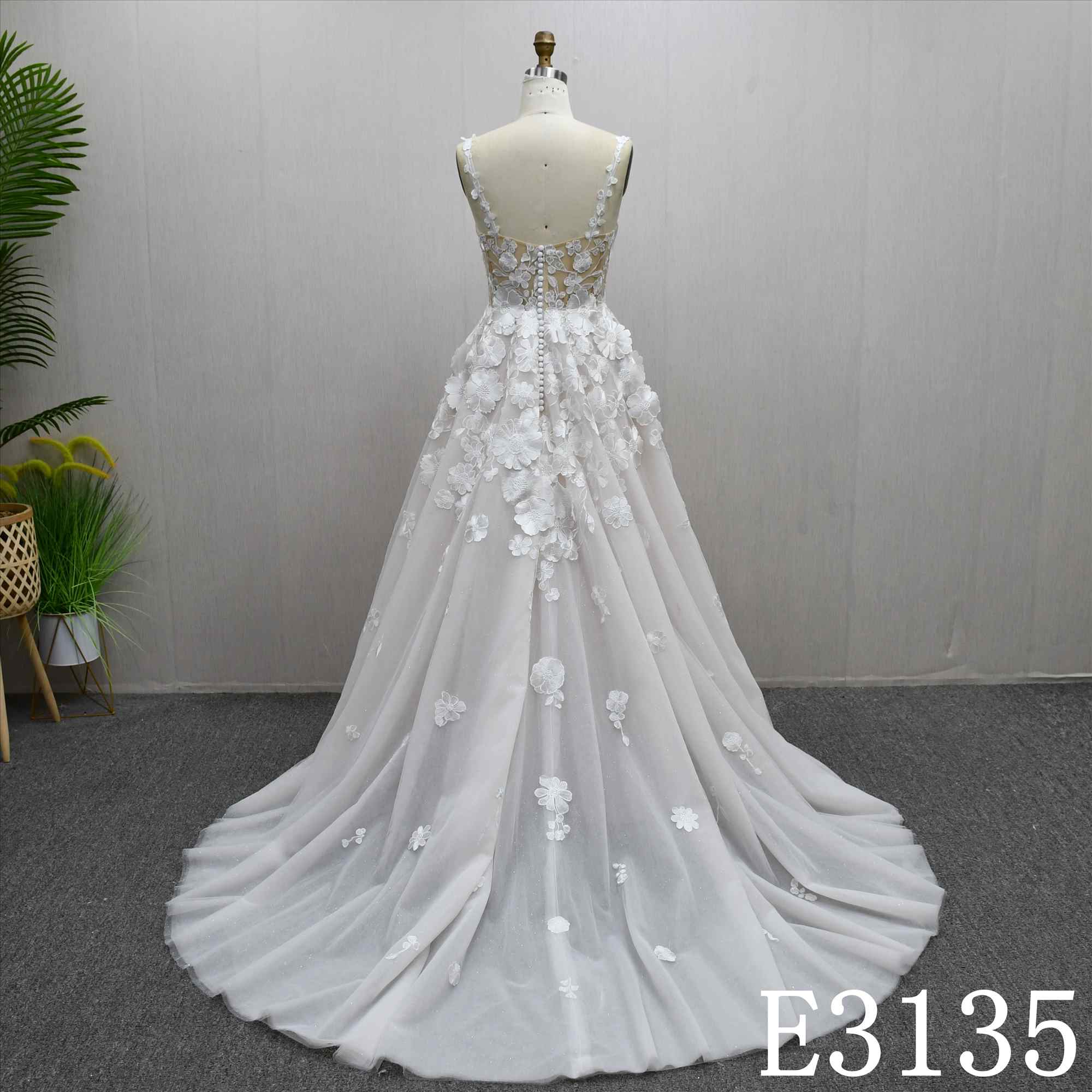 New Design Elegant Tulle Applique Wedding Dresses A-Line Ball Gown Bridal Gowns