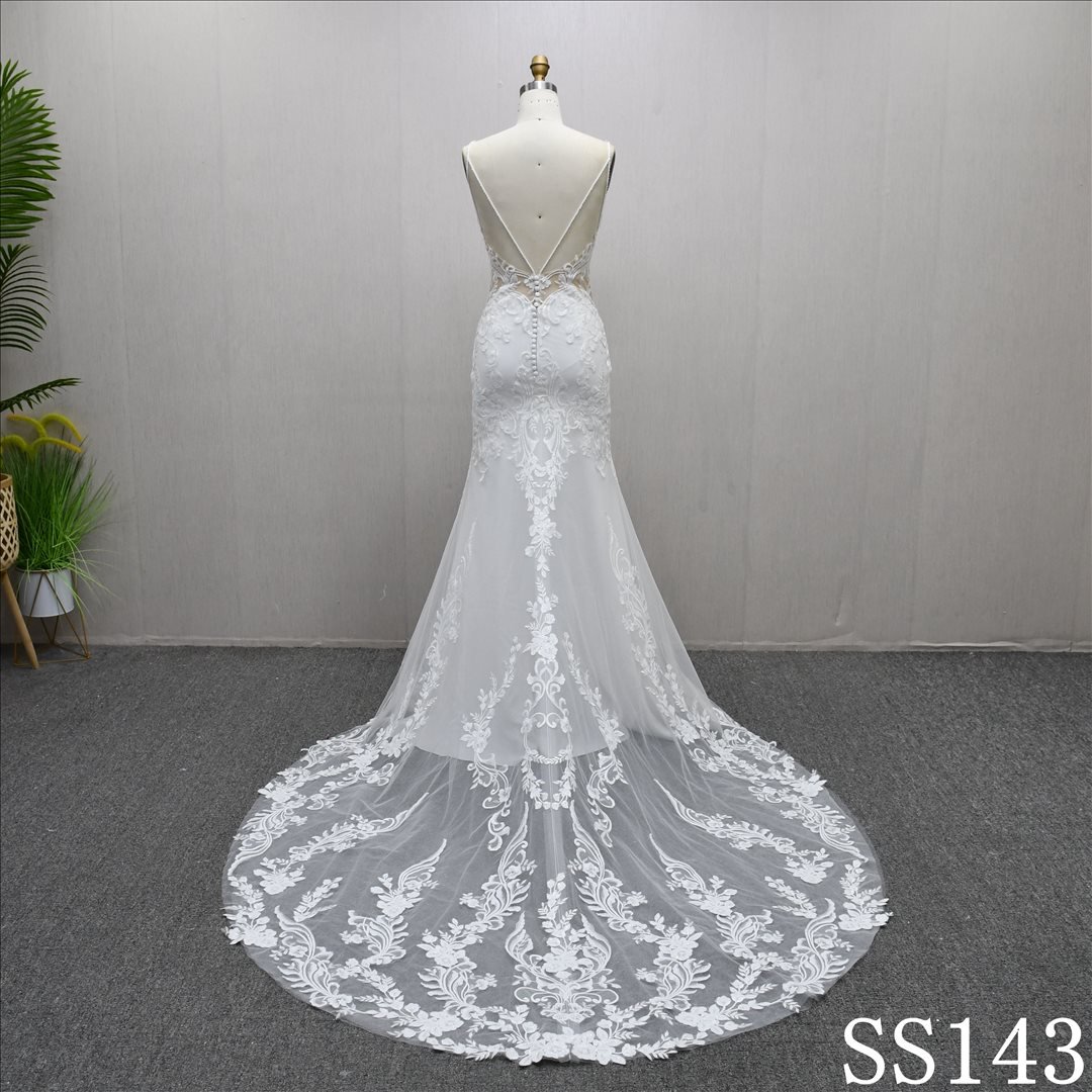 2025 V-neckline Applique Sheath Mermaid Elegant High Quality Wedding Dress