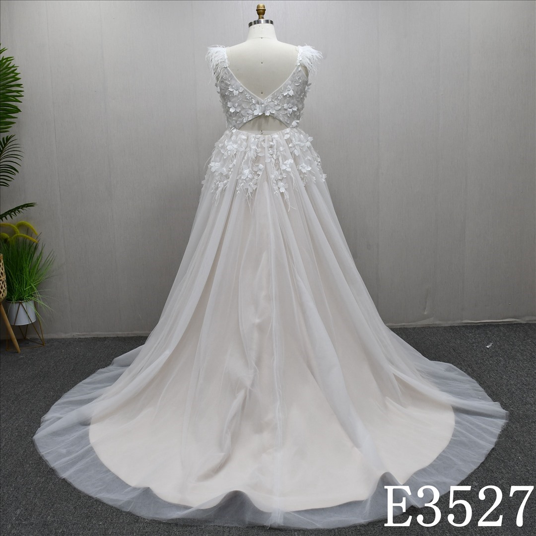 New Design V-Neckline Elegant Lace Applique A-line Popular Wedding Dress