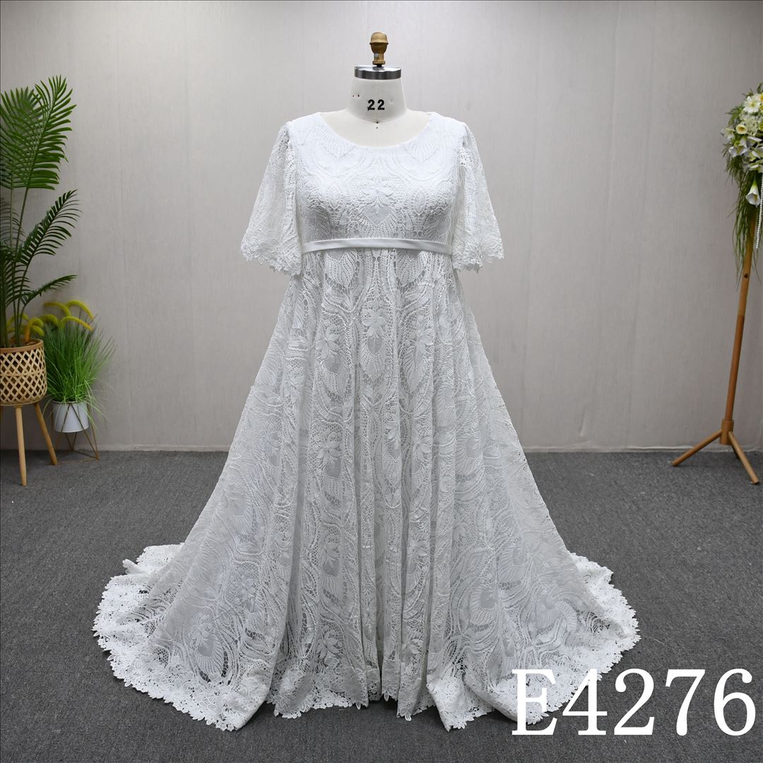 Hot-selling A-line dress Lace design Sweep train Short sleeves wedding dress