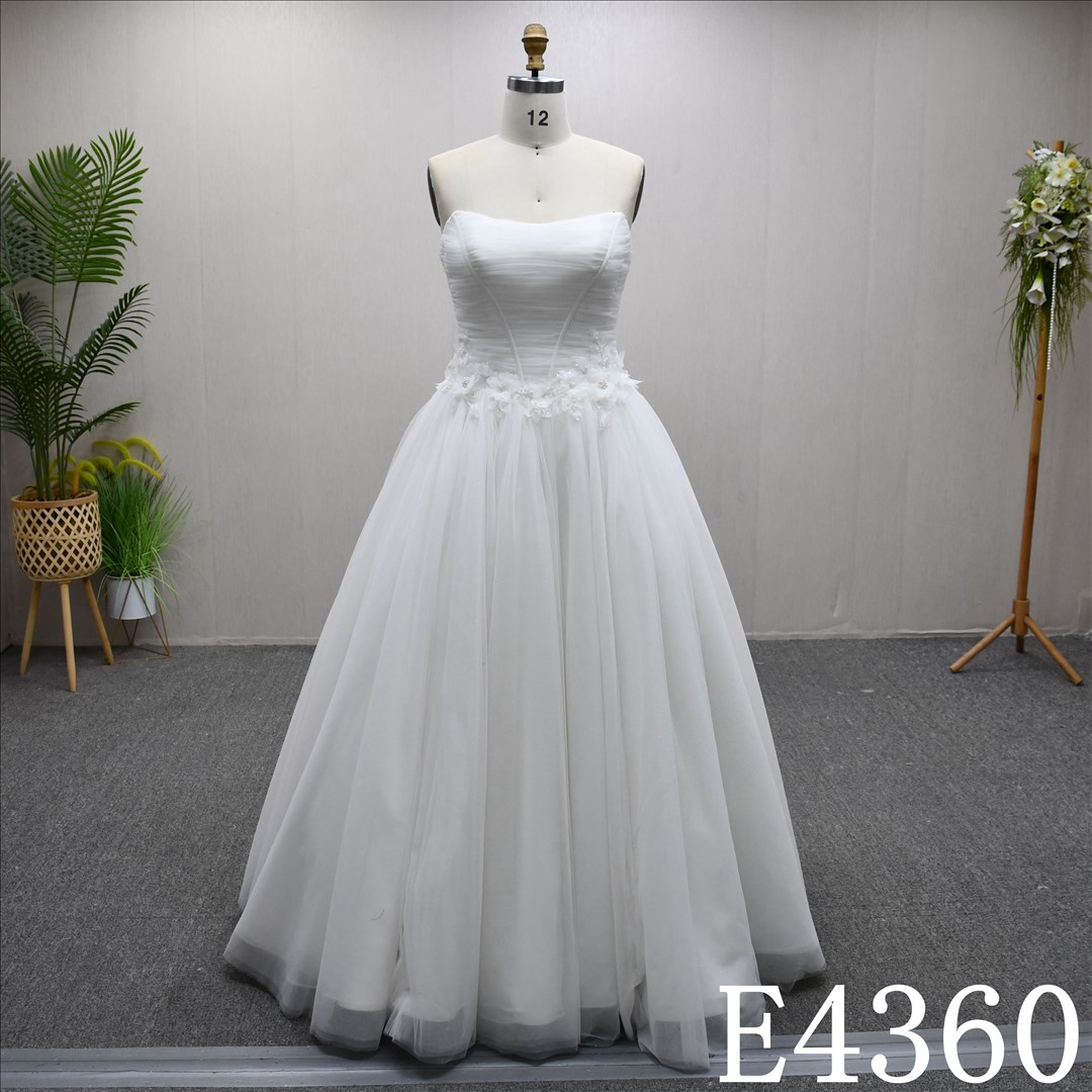 Best-selling A-line lace dress, with detachable trains, sleeveless, with lace-up back wedding dress.