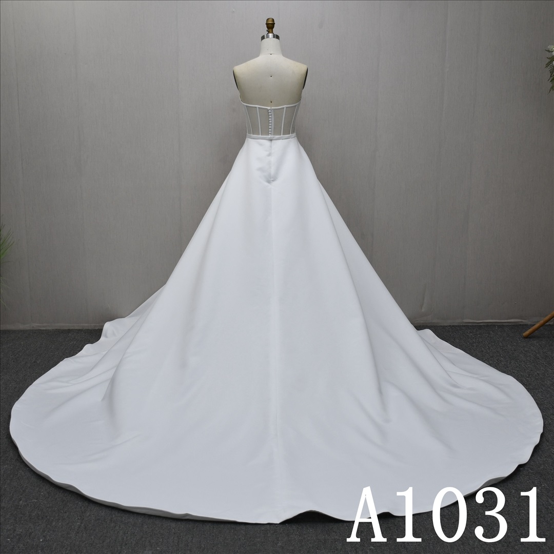 This Stain Ball Gown Sleeveless Dress features a simple design Ivory Boat Neckline