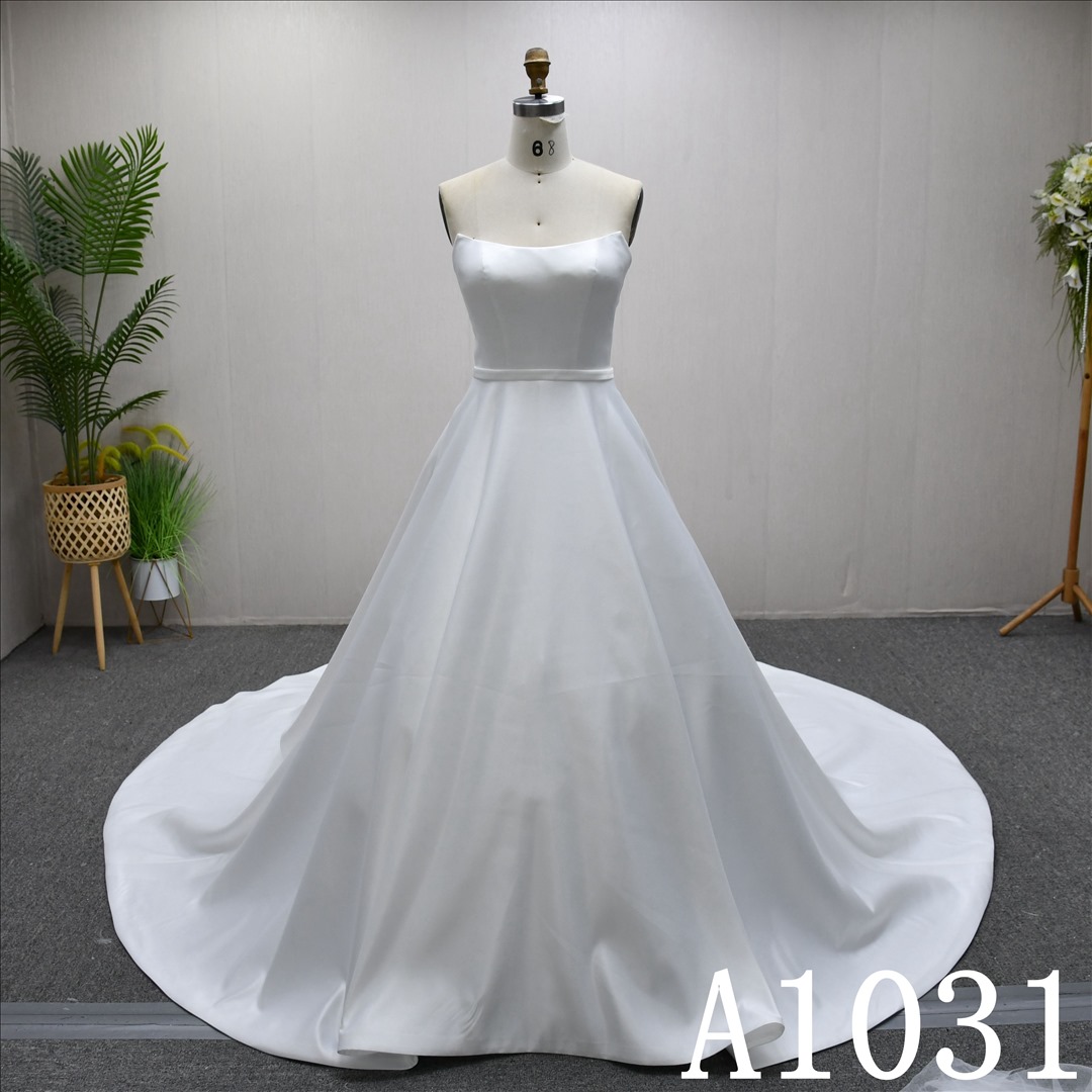 This Stain Ball Gown Sleeveless Dress features a simple design Ivory Boat Neckline