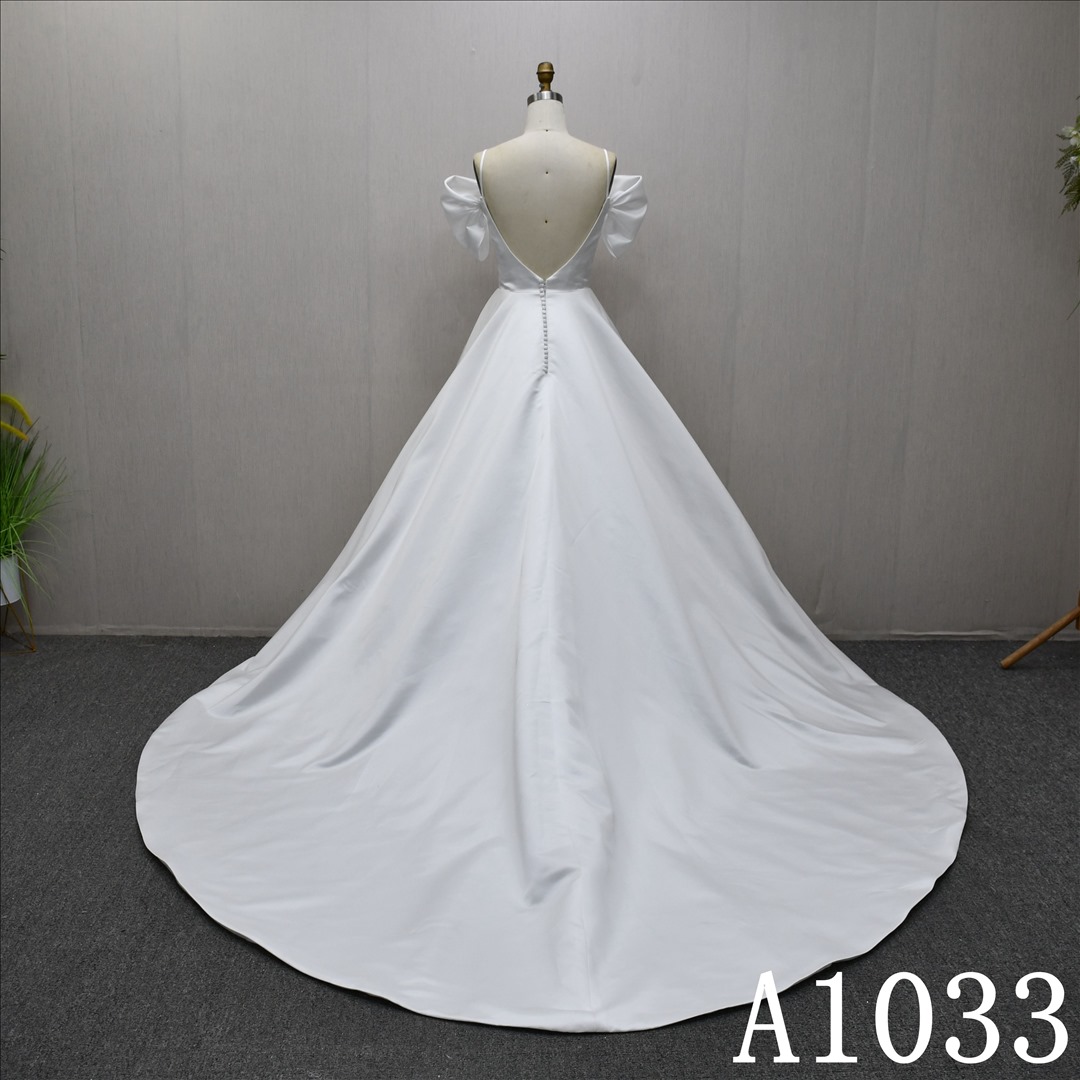 This Stain A-line Spaghetti straps dress features a simple design with Lace flower