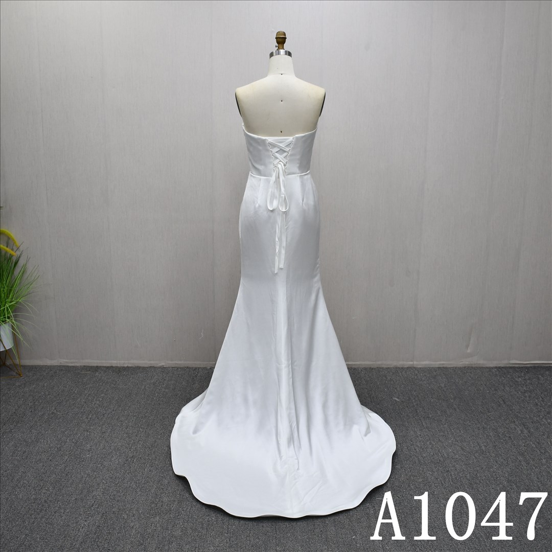 This Stain Mermaid Boat Neckline dress features a simple design with Lace flower