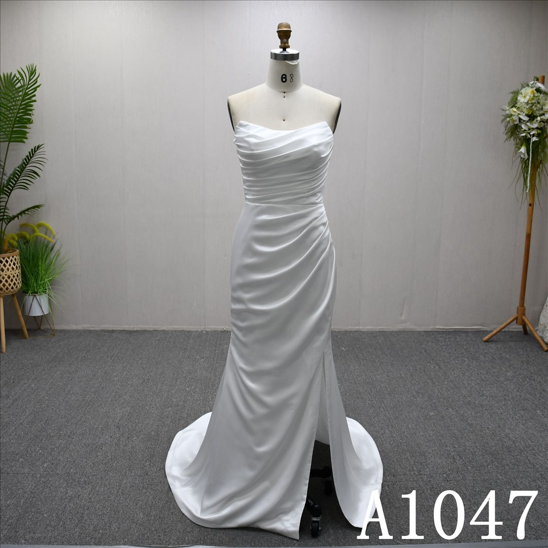 This Stain Mermaid Boat Neckline dress features a simple design with Lace flower