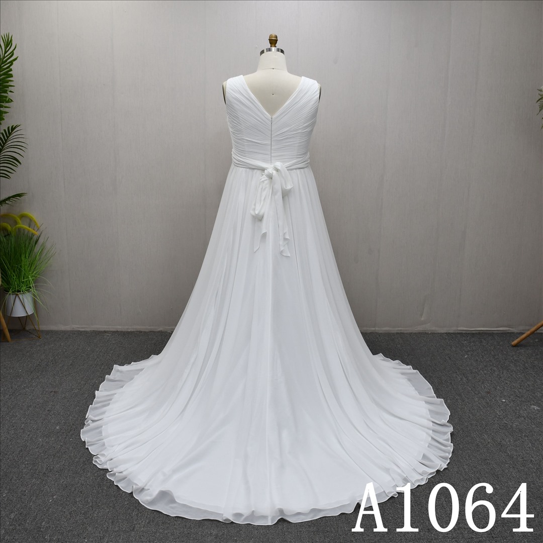 This Stain A-line V Neckline dress features a simple design with Lace flower