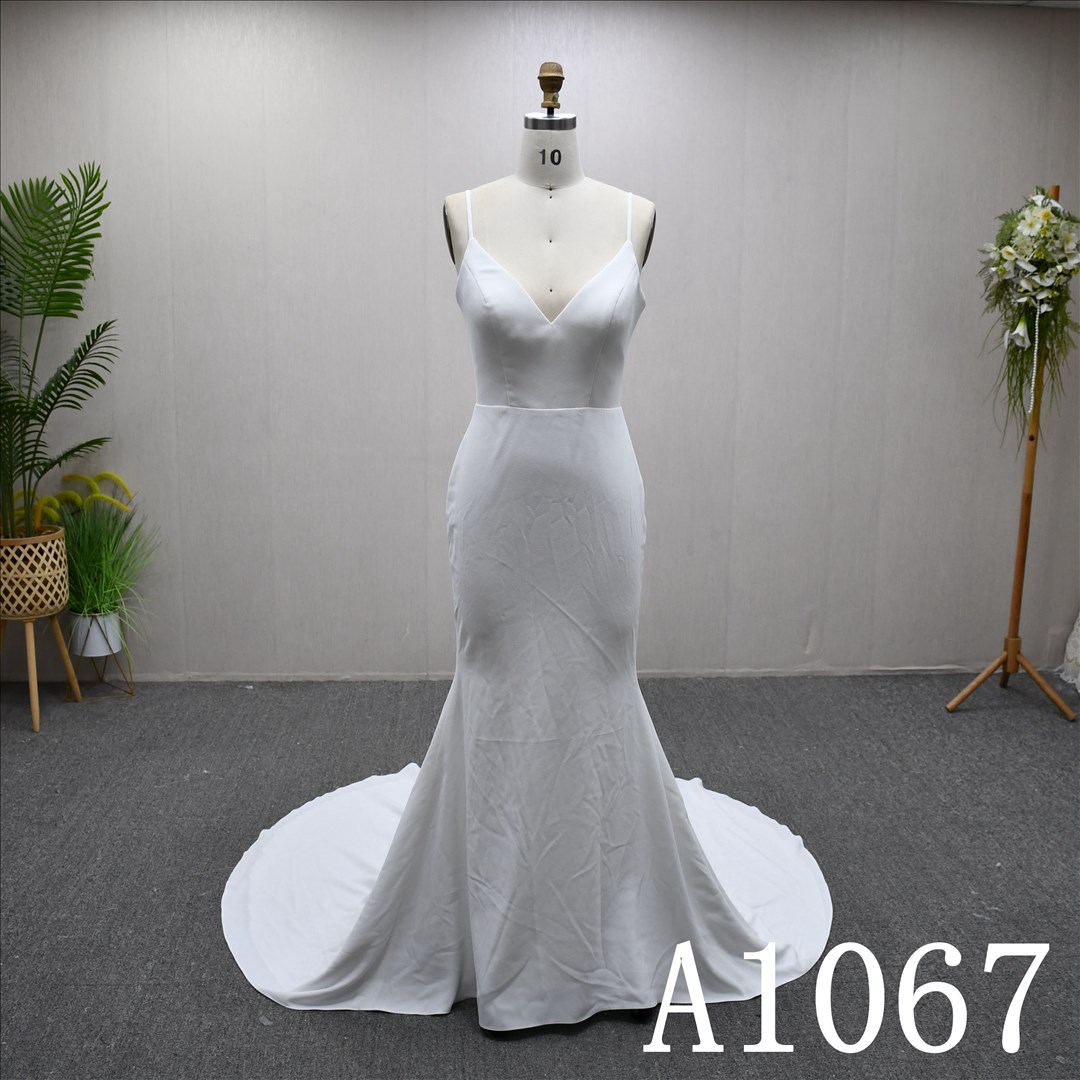 This Stain Mermaid V Neckline dress features a simple design with Lace flower