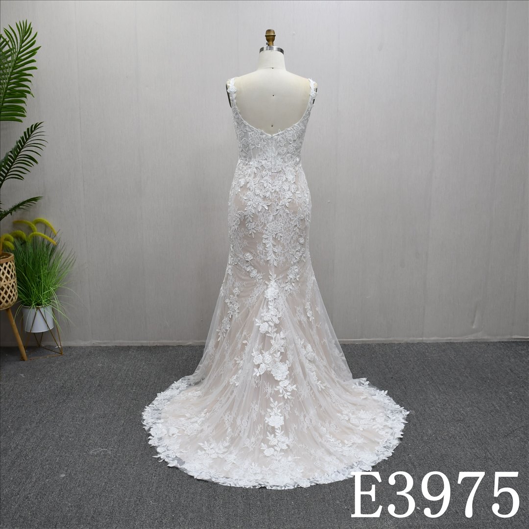 This Stain Mermaid Straight Neckline dress features a simple design with Lace flower