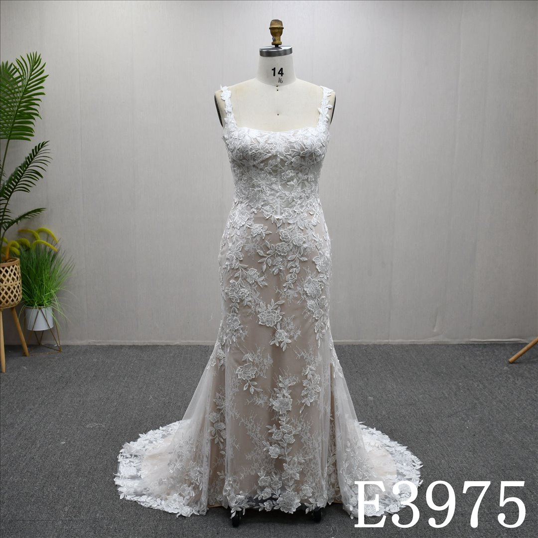 This Stain Mermaid Straight Neckline dress features a simple design with Lace flower