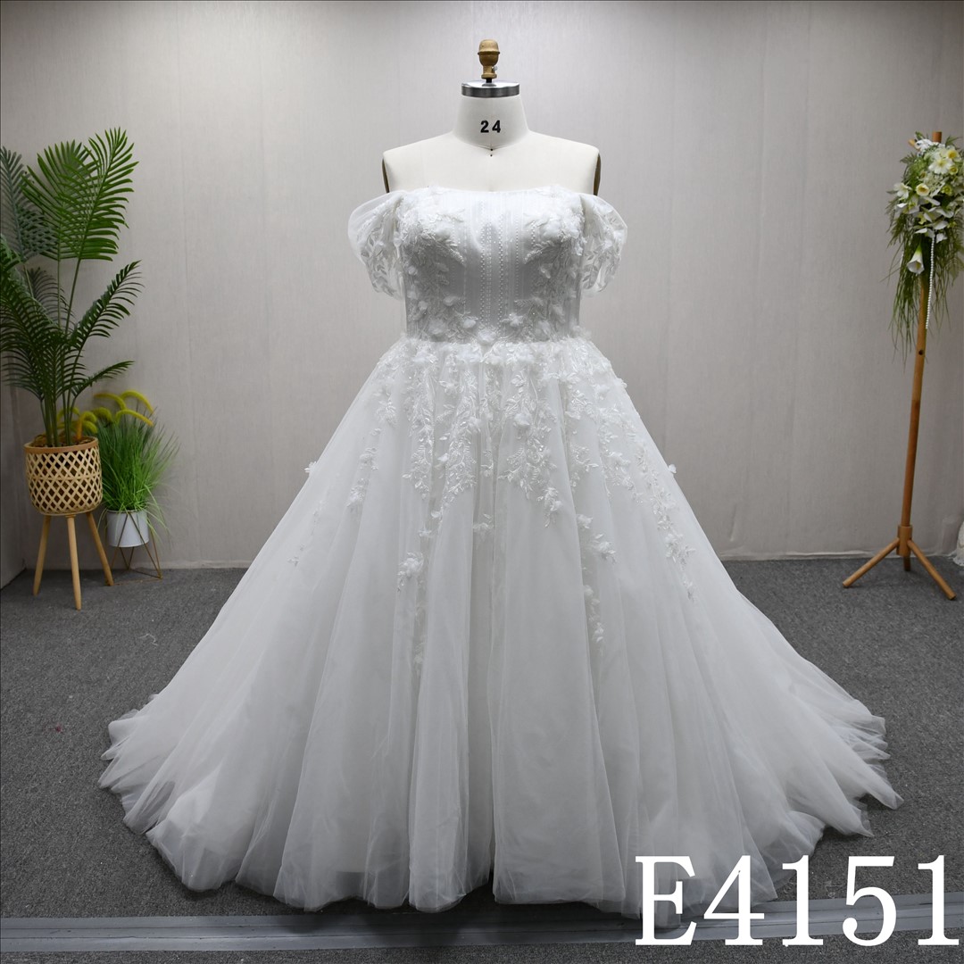 This Stain A-line Straight Neckline dress features a simple design with Lace flower