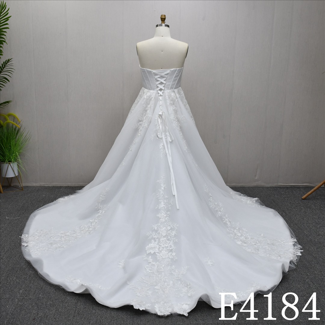 This Stain A-line Sweetheart dress features a simple design with Lace flower