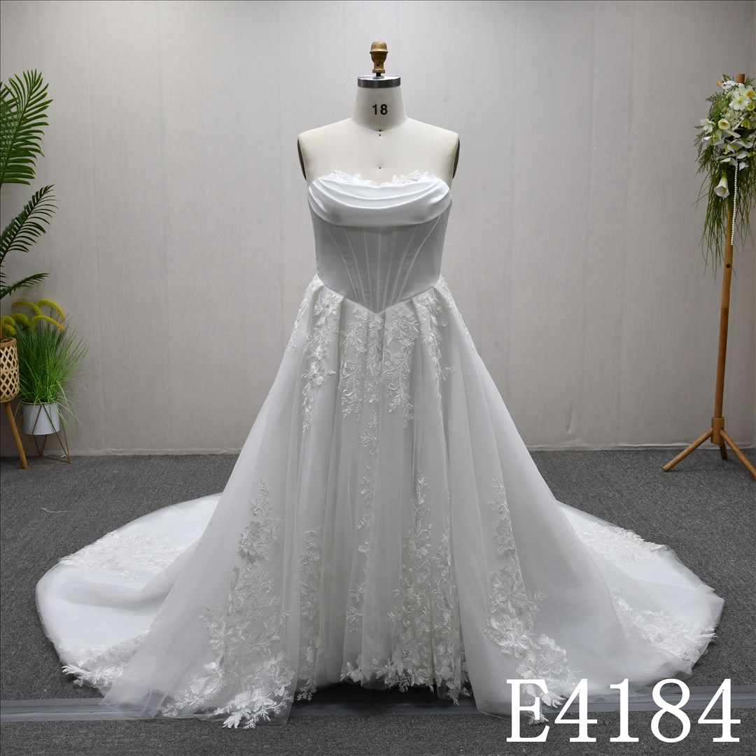 This Stain A-line Sweetheart dress features a simple design with Lace flower