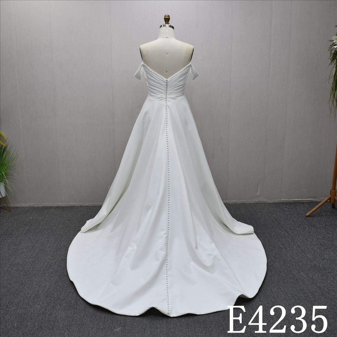 This Stain A-line Sweetheart dress features a simple design with Lace flower