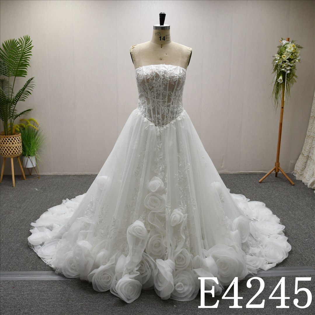 This Stain A-line Boat Neckline dress features a simple design with Lace flower