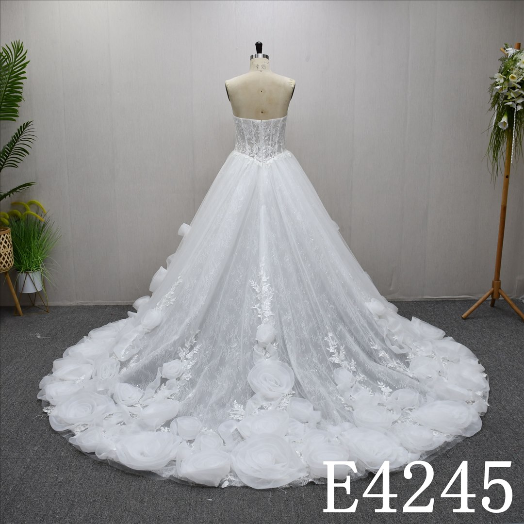 This Stain A-line Boat Neckline dress features a simple design with Lace flower