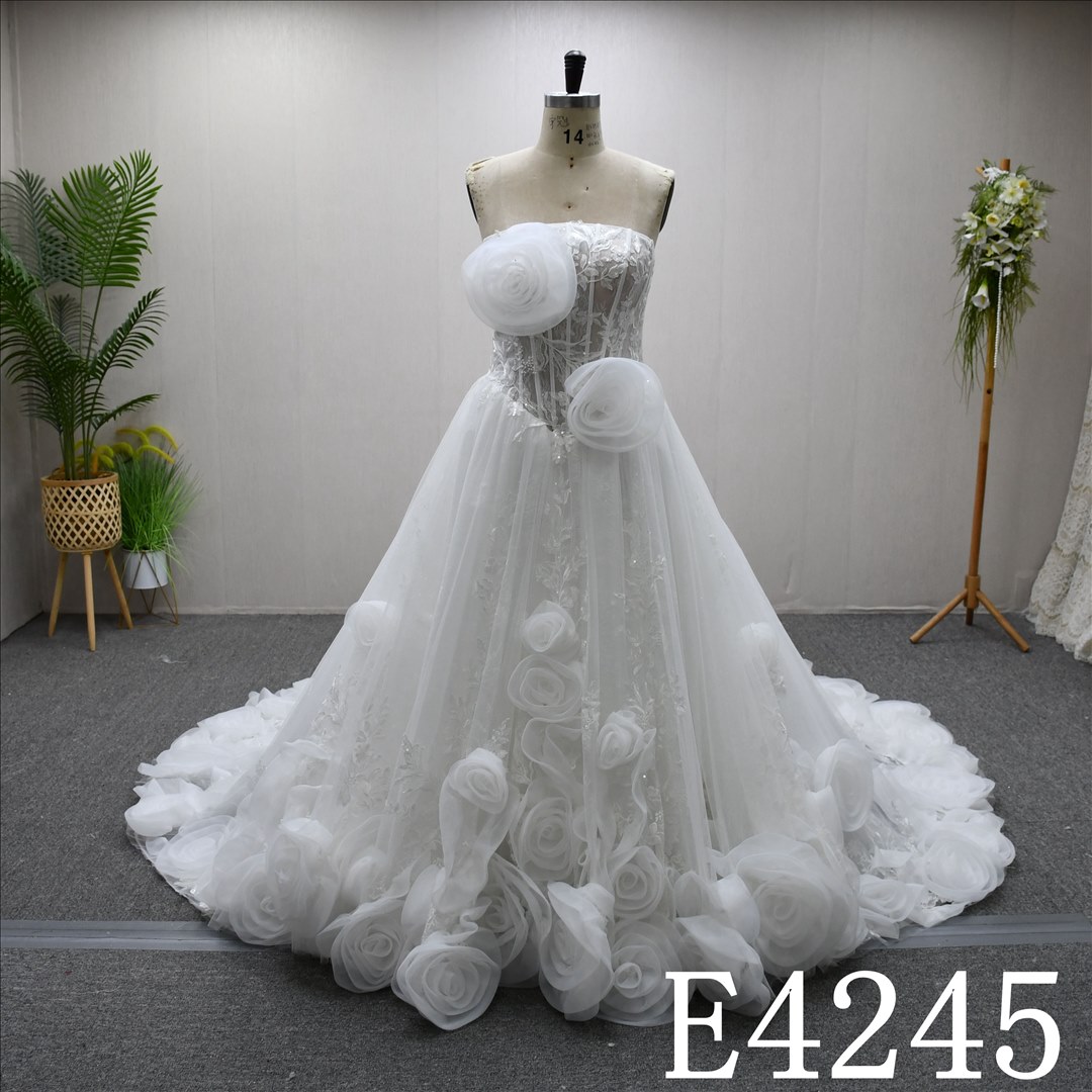 This Stain A-line Boat Neckline dress features a simple design with Lace flower