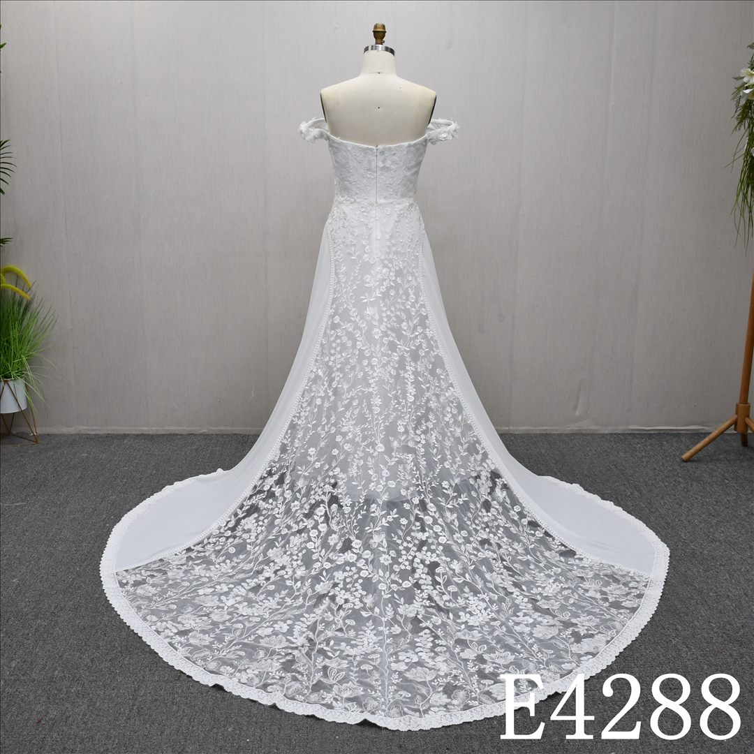 This Stain A-line Sweetheart dress features a simple design with Lace flower