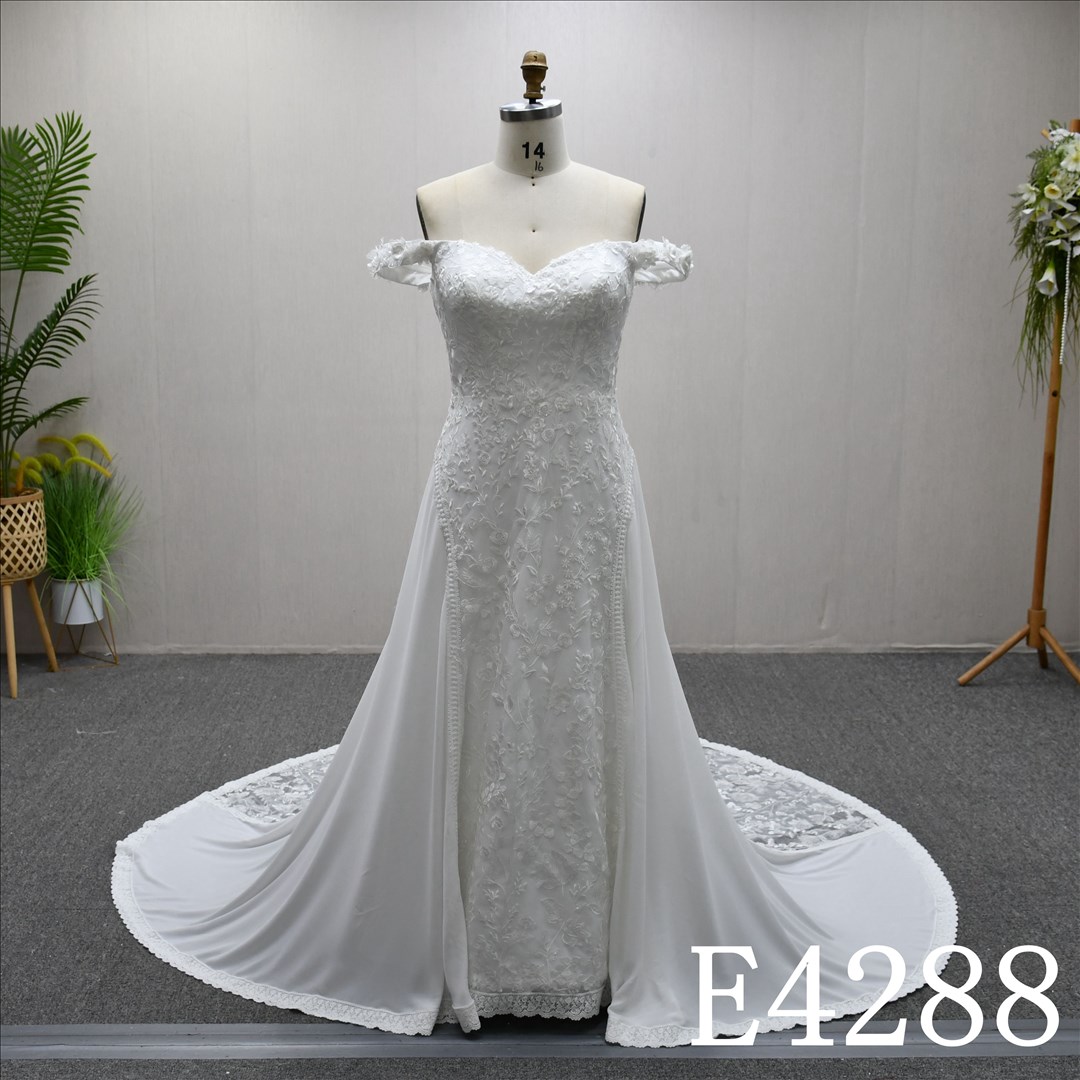 This Stain A-line Sweetheart dress features a simple design with Lace flower