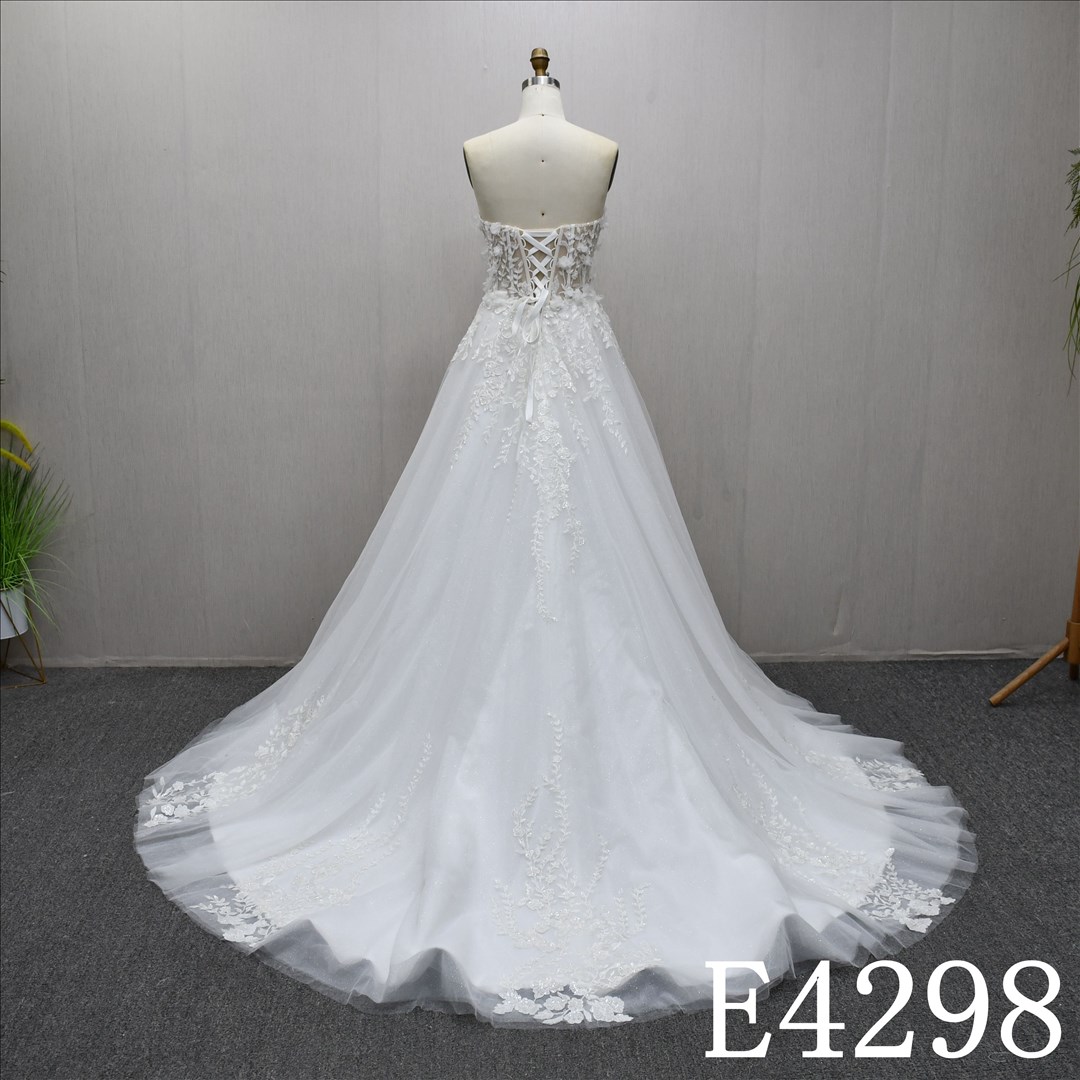 This Stain A-line Sweetheart dress features a simple design with Lace flower